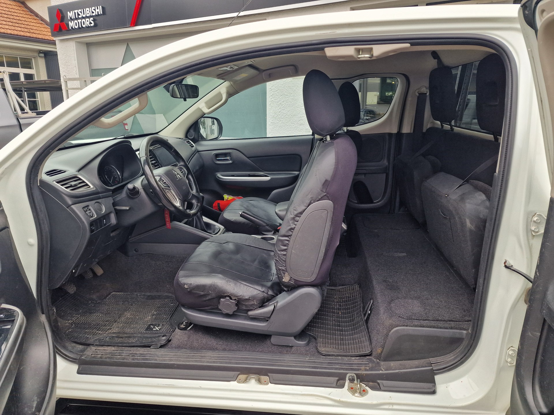 MITSUBISHI L 200 2.2 Style Club Cab-image-5