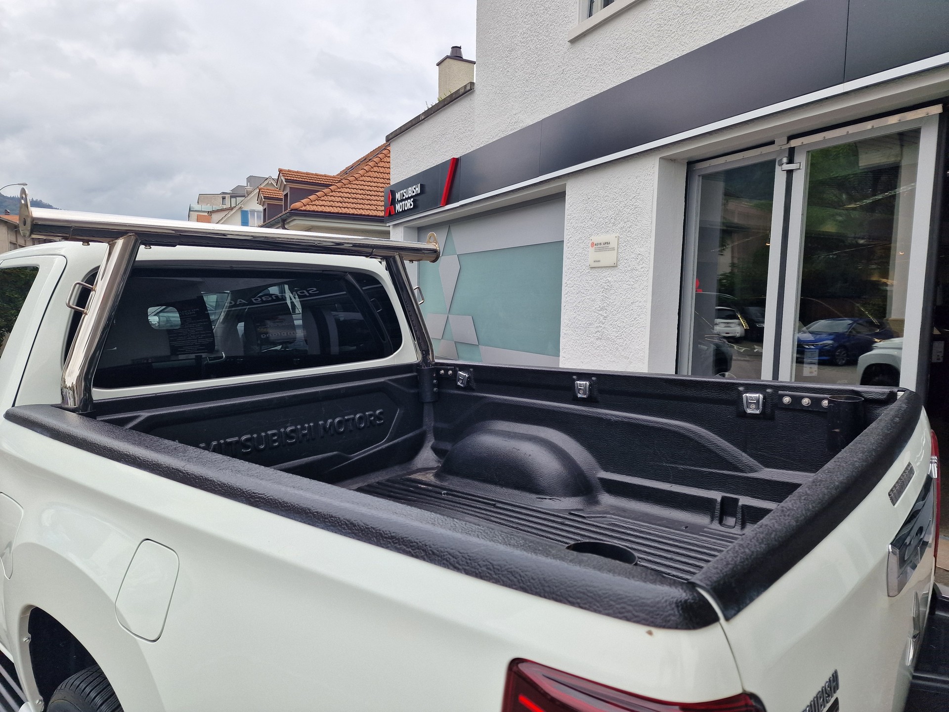 MITSUBISHI L 200 2.2 Style Club Cab-image-4