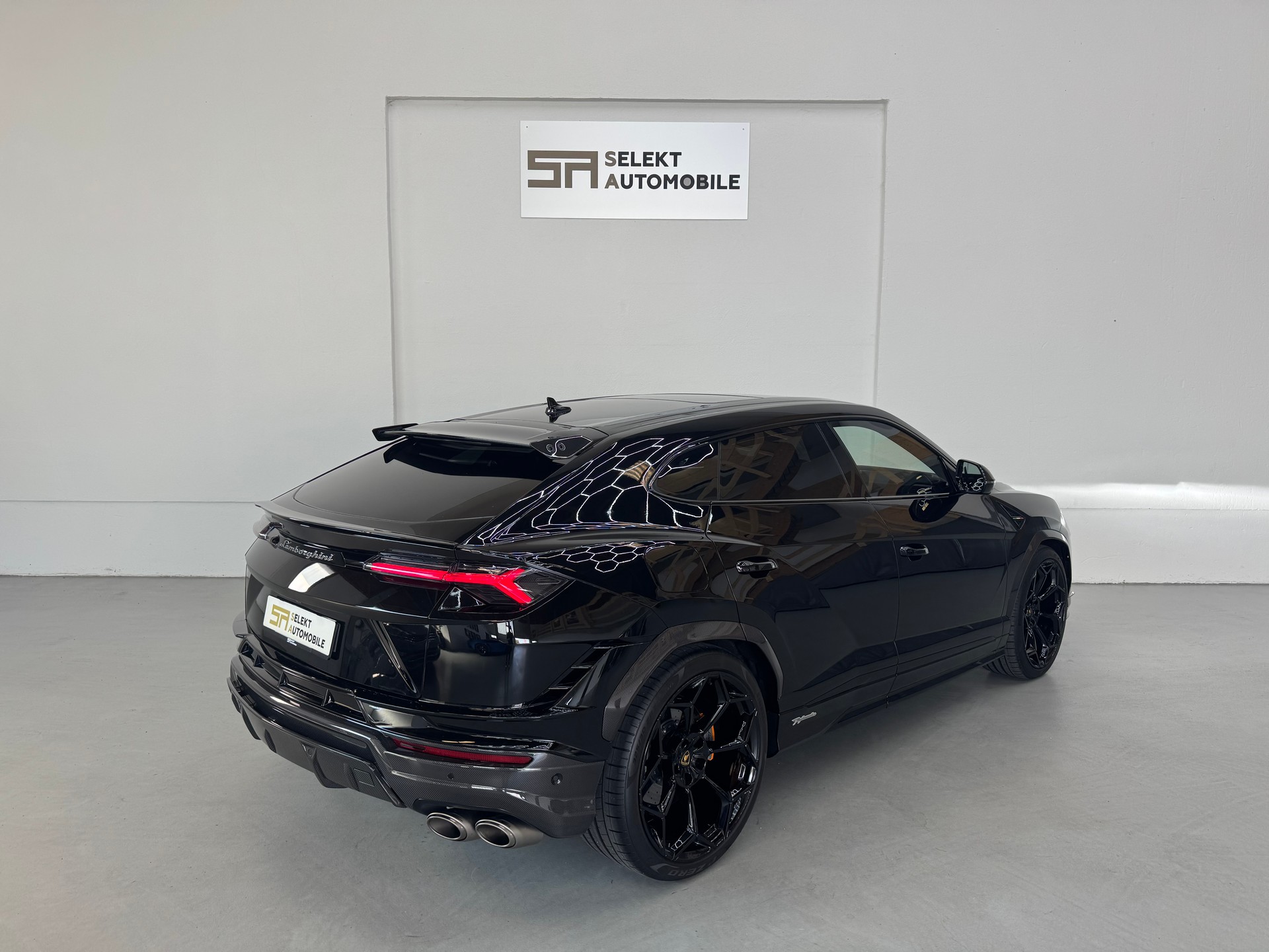 LAMBORGHINI Urus Performante | CH-Fahrzeug | Allblack-image-4