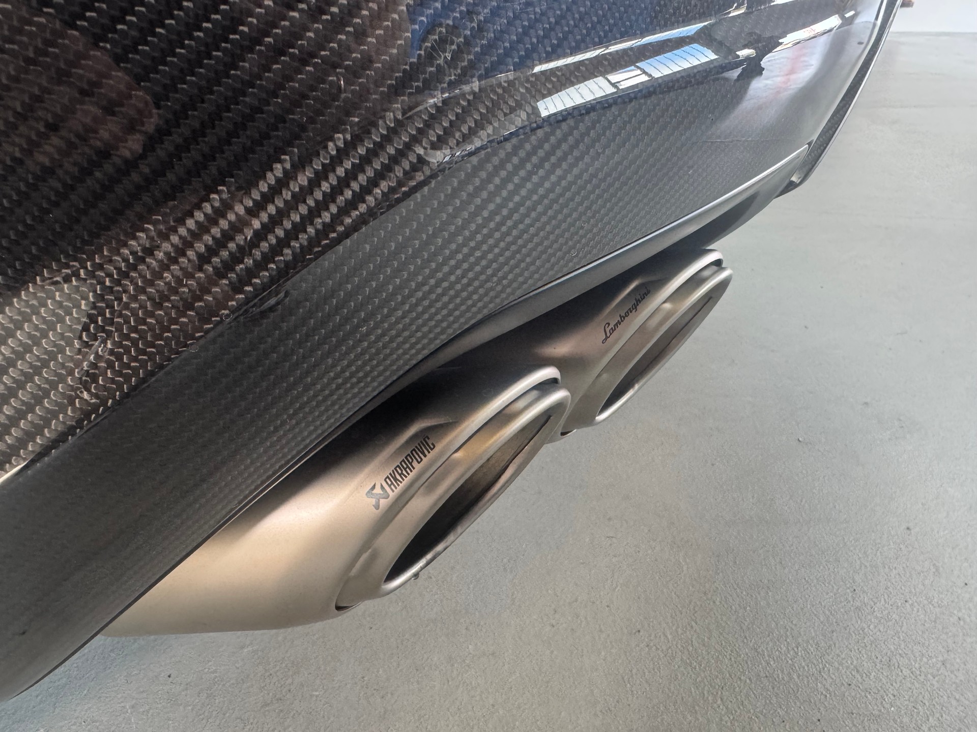 LAMBORGHINI Urus Performante | CH-Fahrzeug | Allblack-image-9