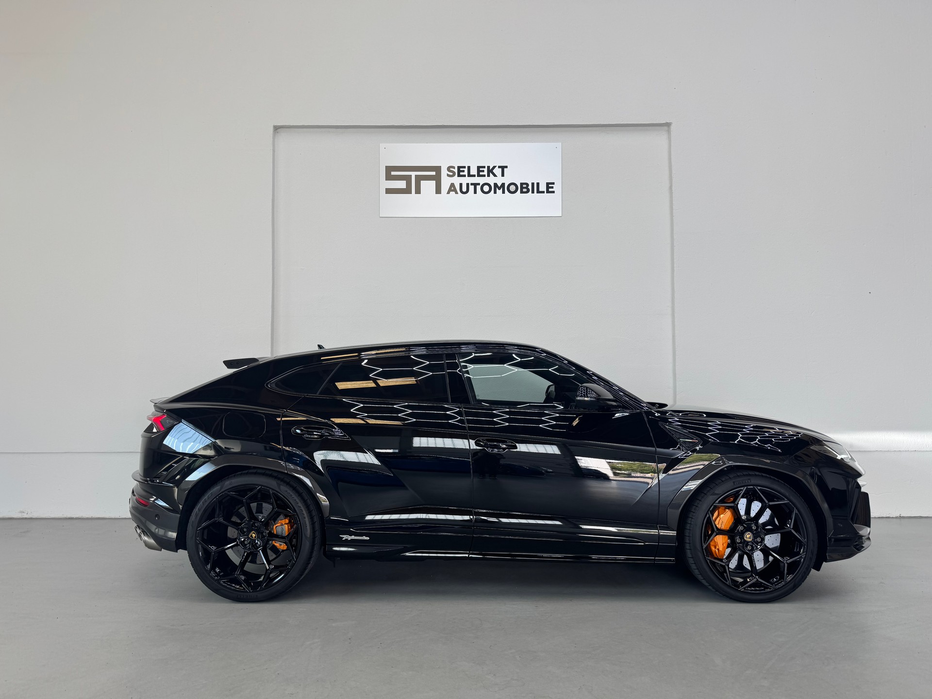 LAMBORGHINI Urus Performante | CH-Fahrzeug | Allblack-image-5