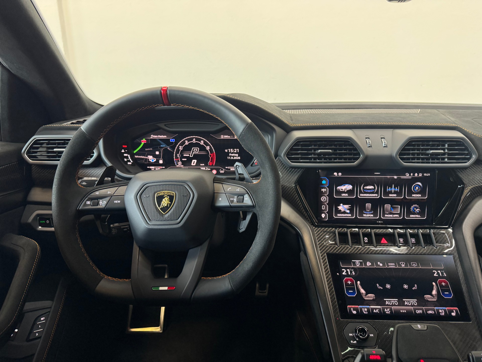 LAMBORGHINI Urus Performante | CH-Fahrzeug | Allblack-image-20