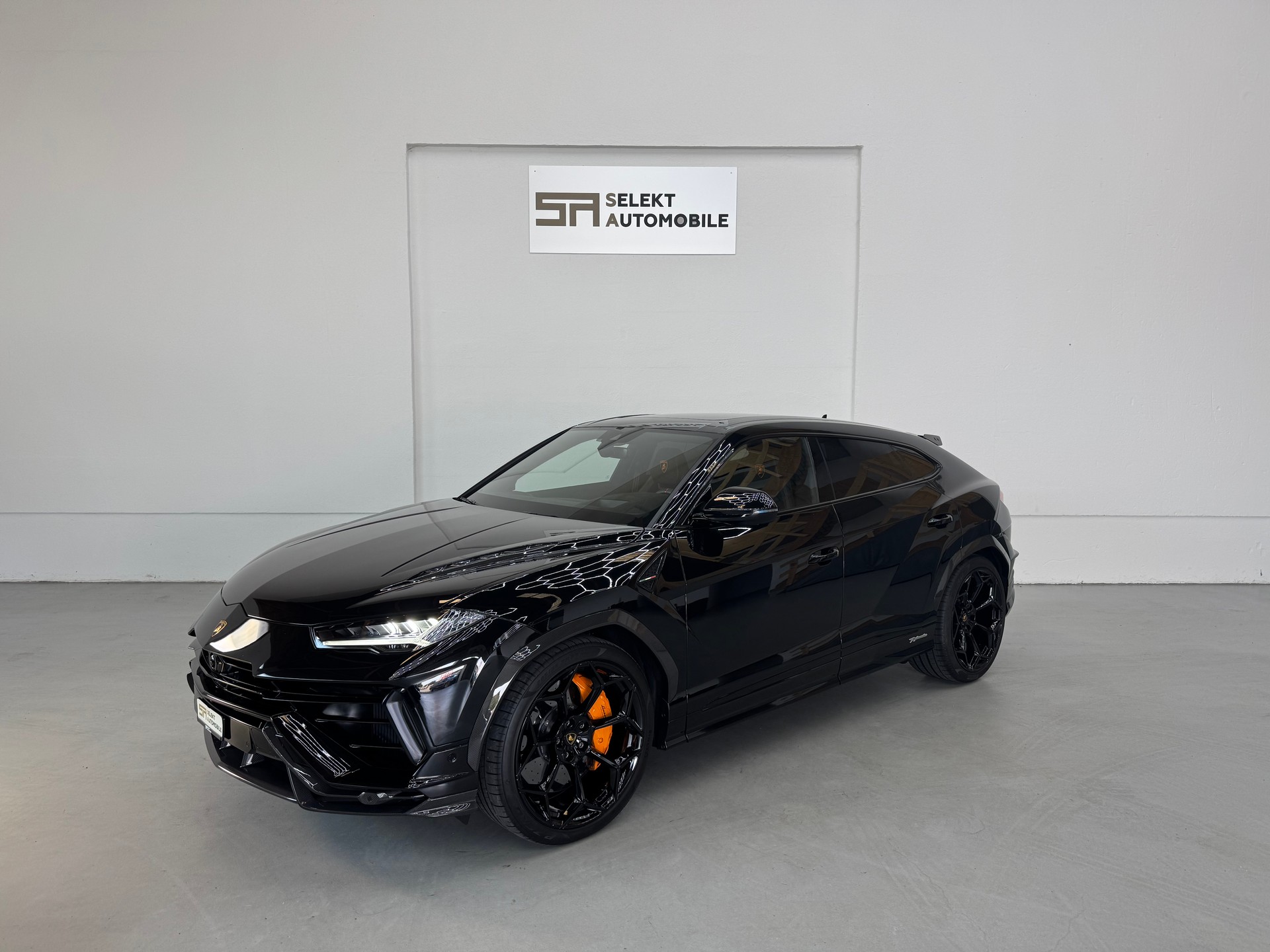 LAMBORGHINI Urus Performante | CH-Fahrzeug | Allblack-image-0