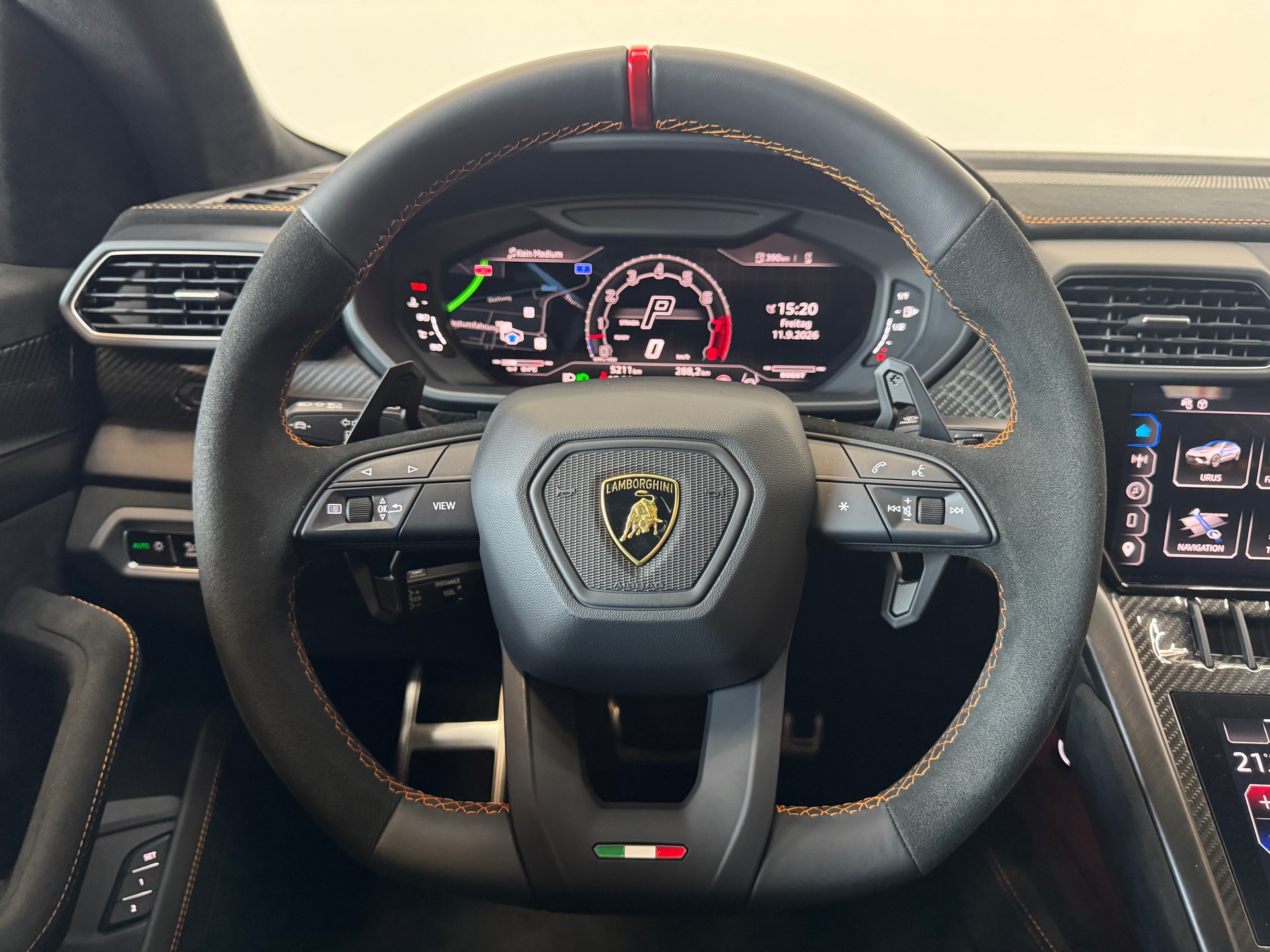 LAMBORGHINI Urus Performante | CH-Fahrzeug | Allblack-image-18