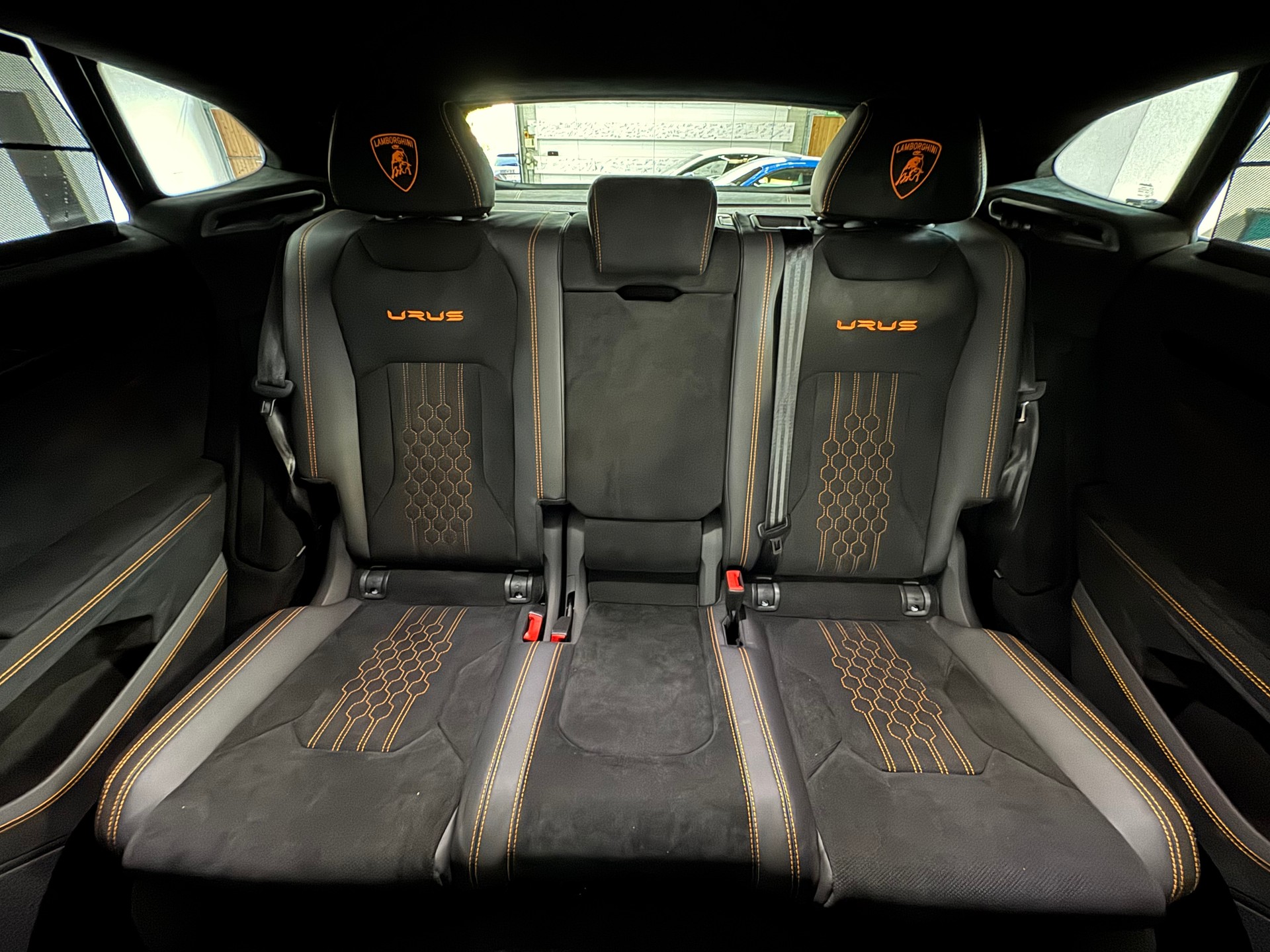LAMBORGHINI Urus Performante | CH-Fahrzeug | Allblack-image-29