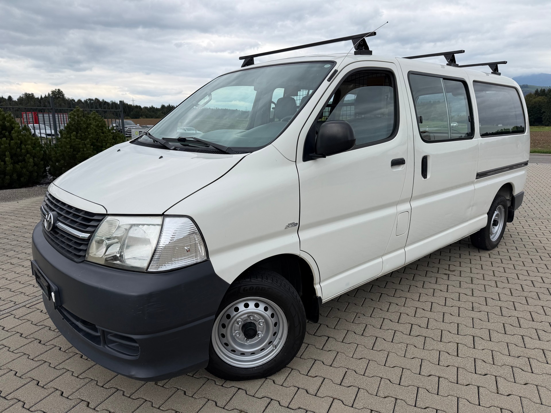 TOYOTA Hiace D-4D Kombi LWB-image-0