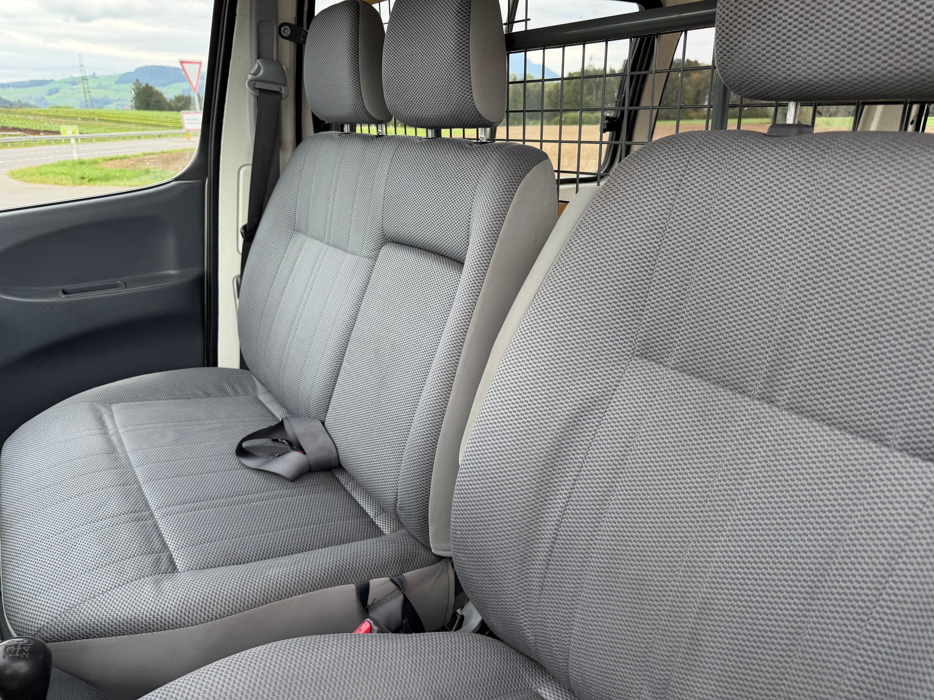 TOYOTA Hiace D-4D Kombi LWB-image-6