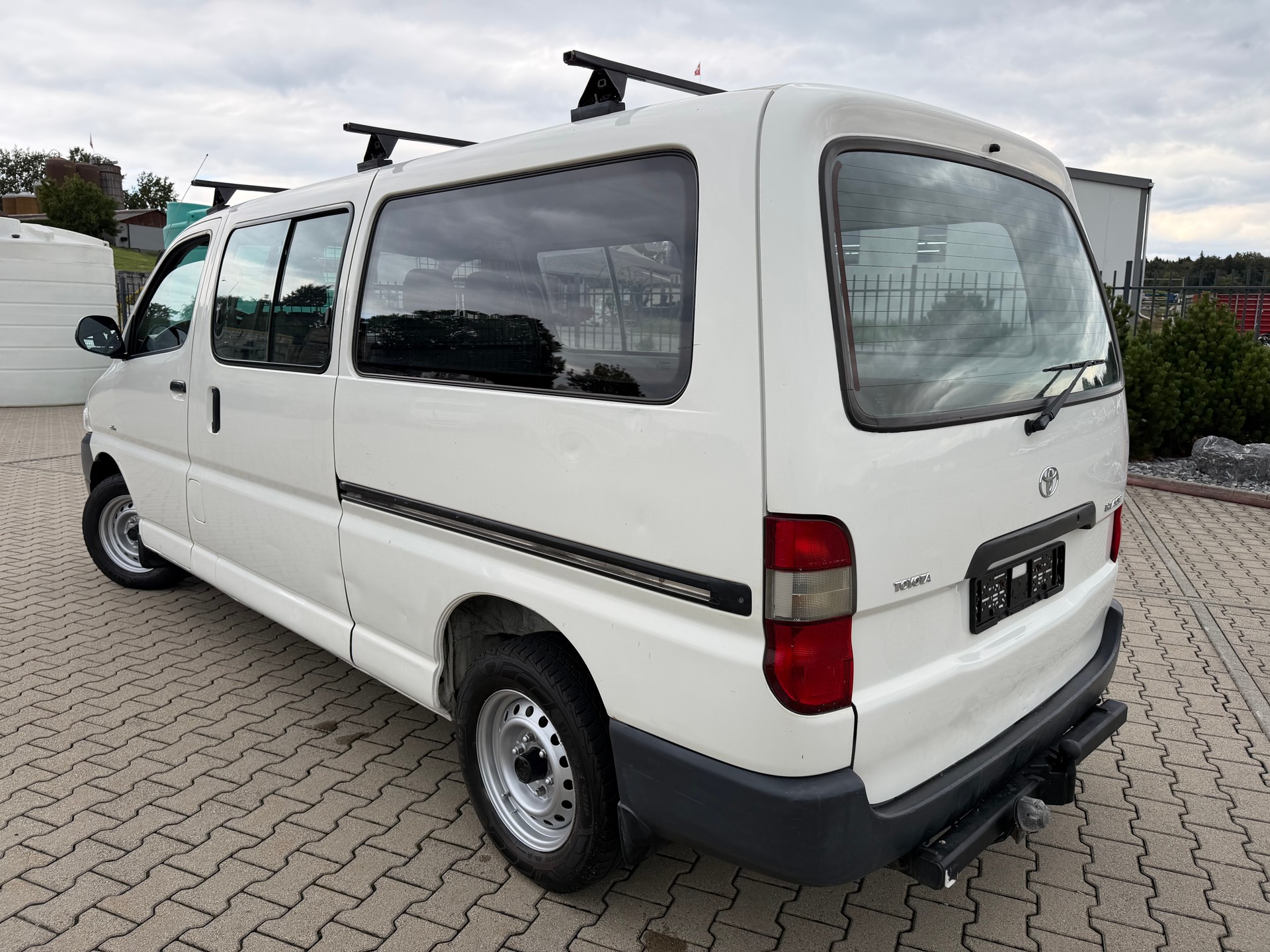 TOYOTA Hiace D-4D Kombi LWB-image-3