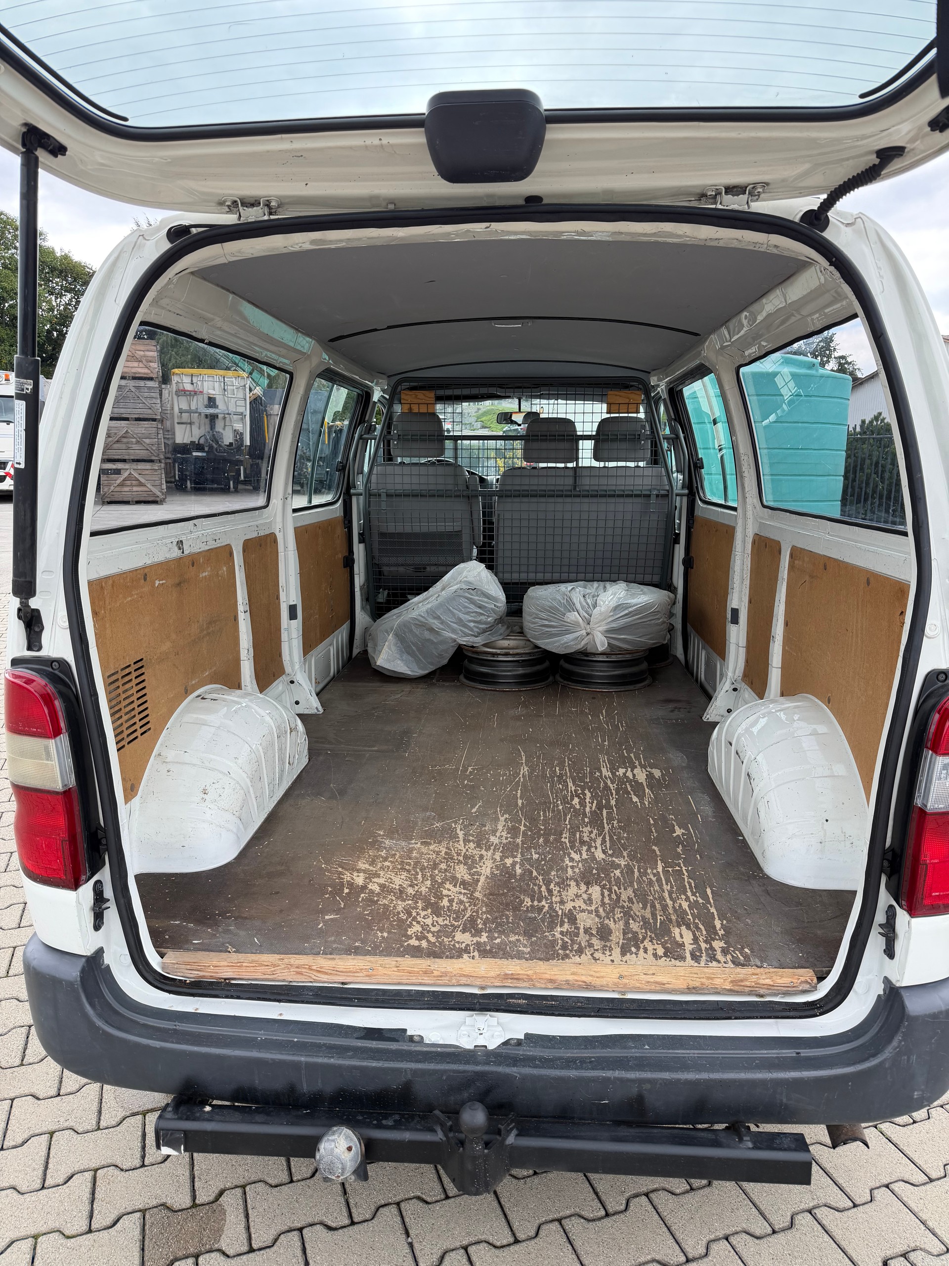 TOYOTA Hiace D-4D Kombi LWB-image-4