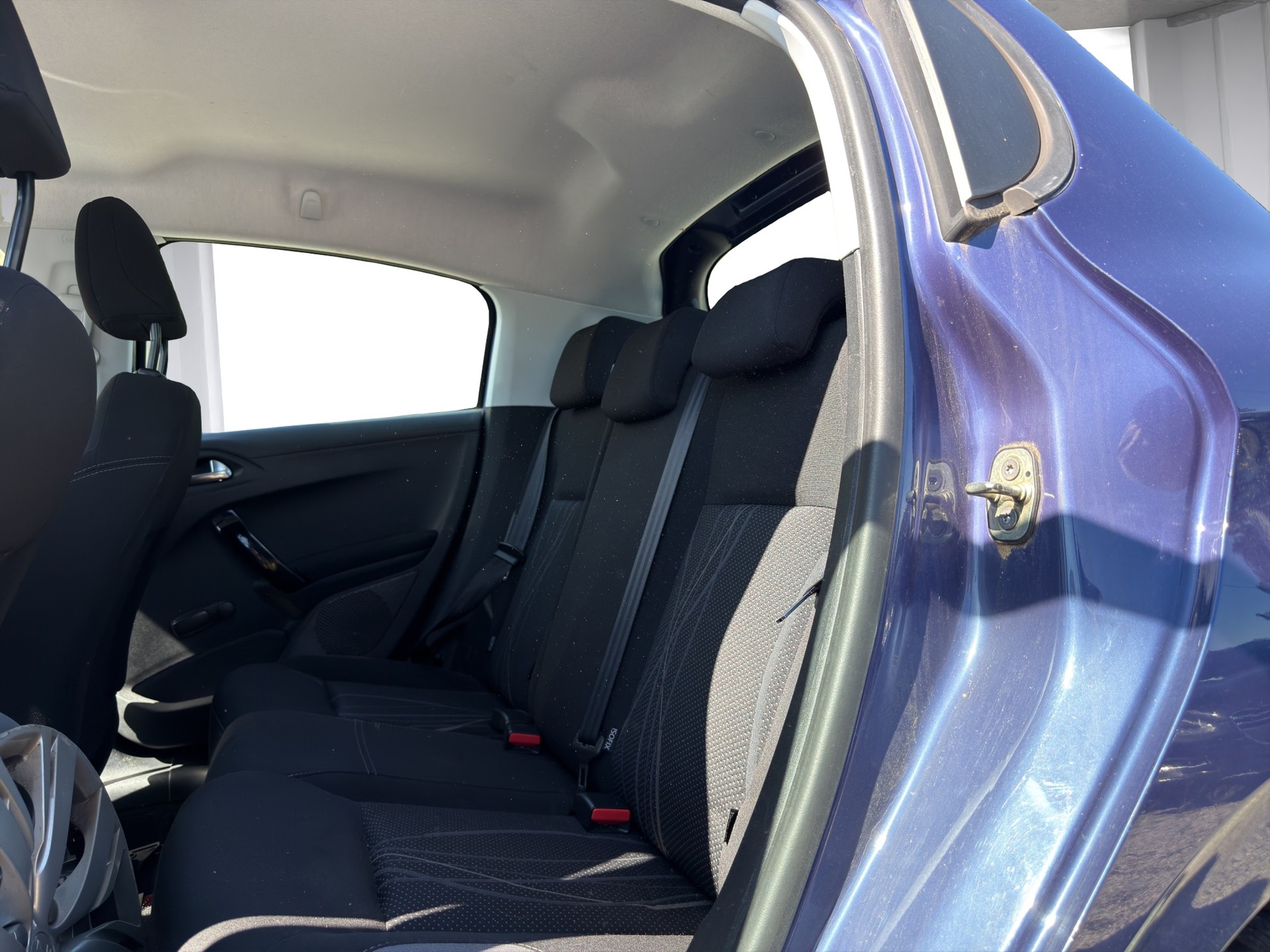 PEUGEOT 208 1.2 VTI Active-image-9