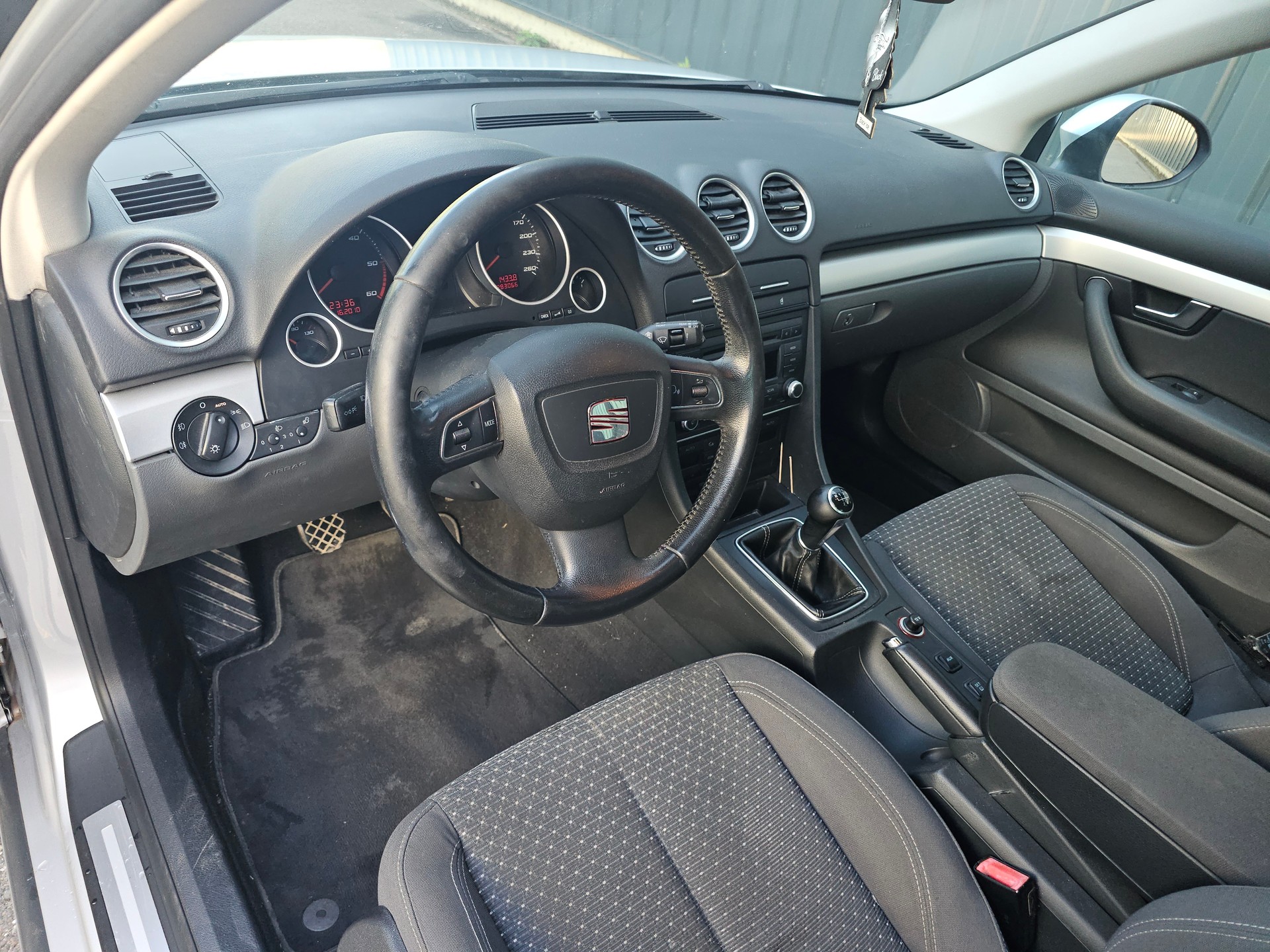 SEAT Exeo ST 2.0 TDI Sport-image-9