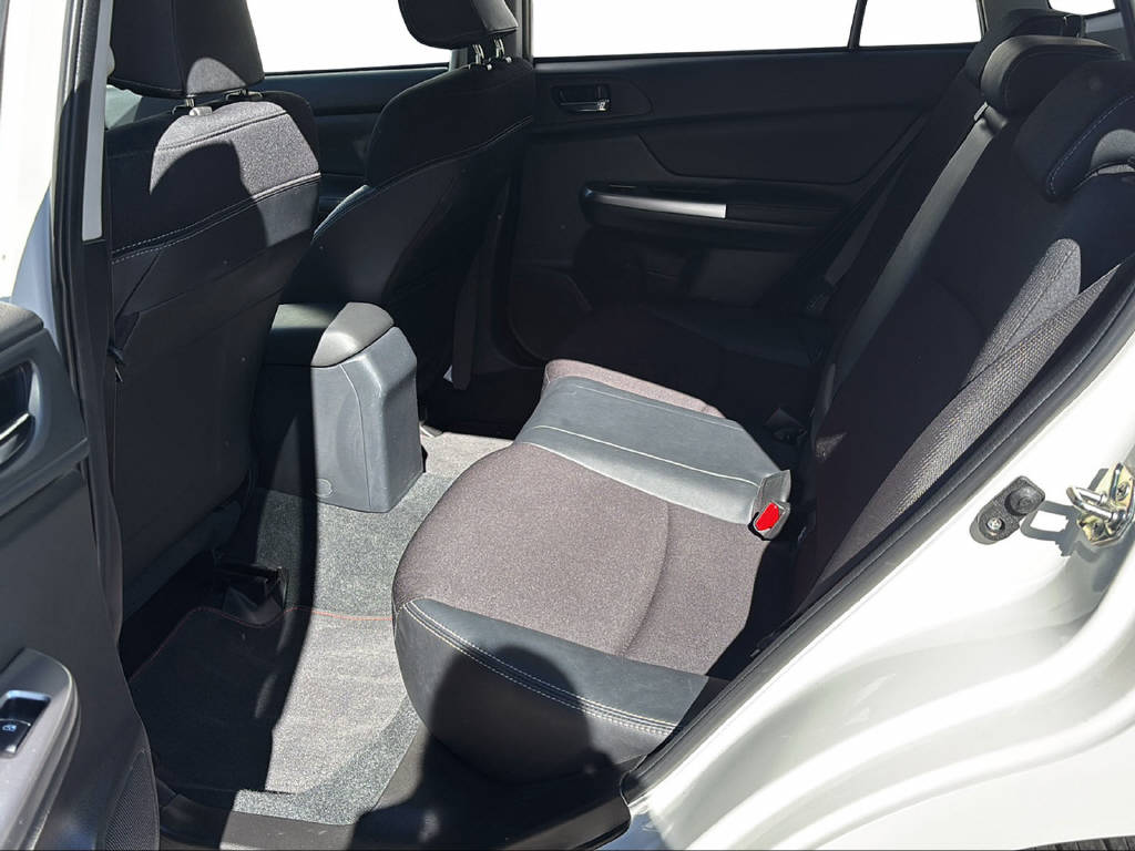 SUBARU Impreza Wagon 2.0i Swiss Sport-image-11