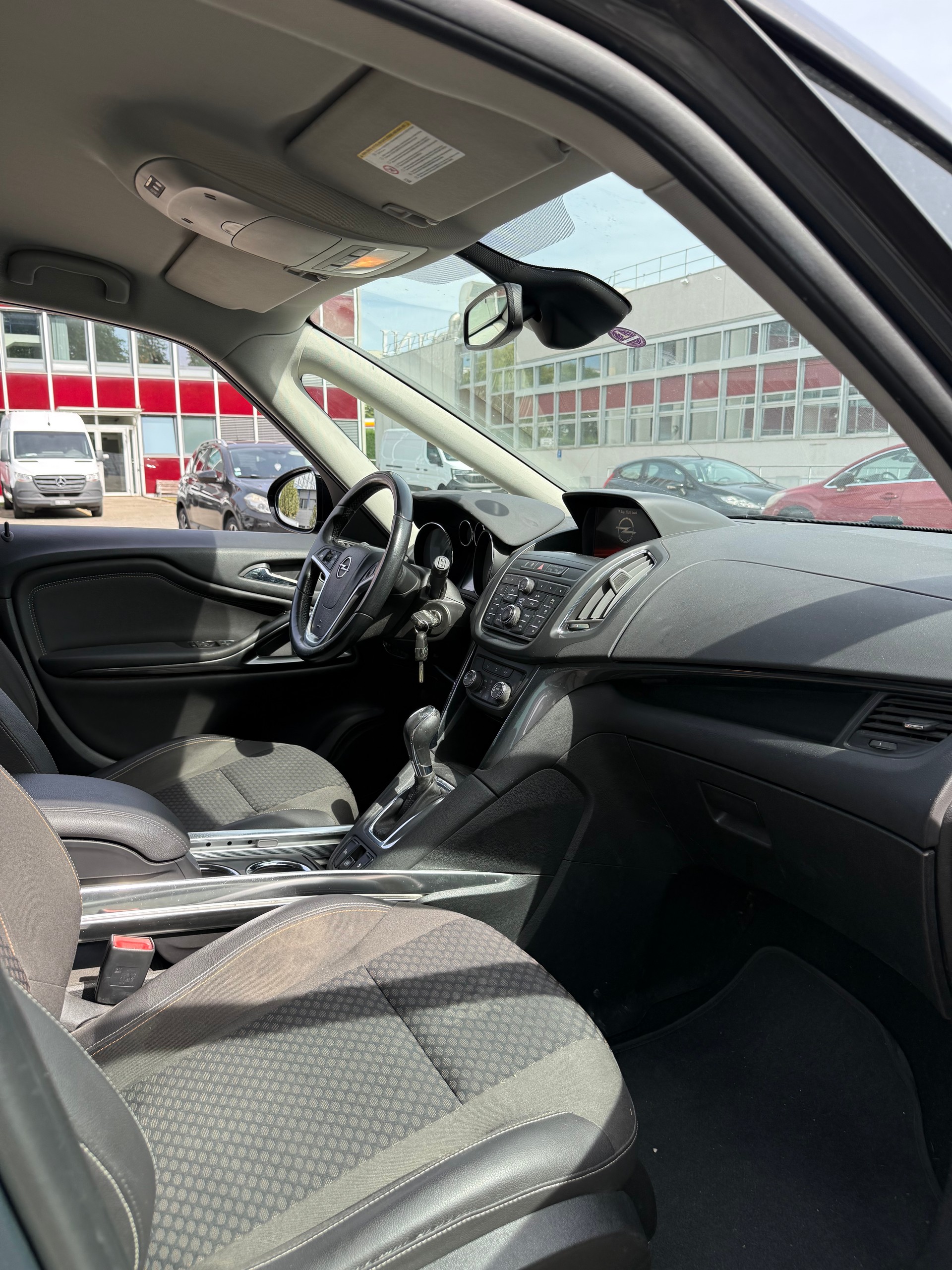 OPEL Zafira Tourer 1.4i 16V Turbo Drive Automatic-image-9