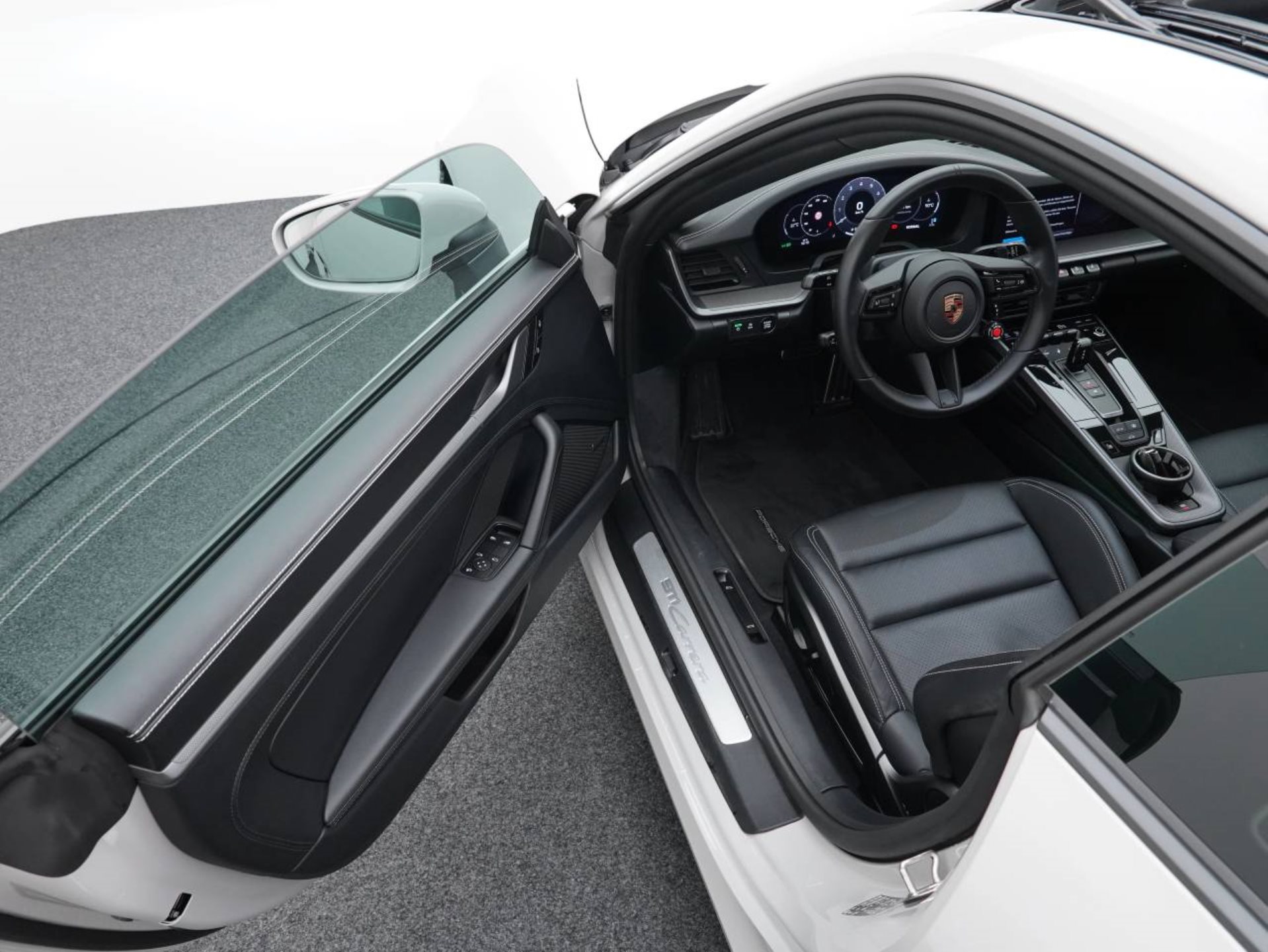 PORSCHE 911 Carrera-image-3