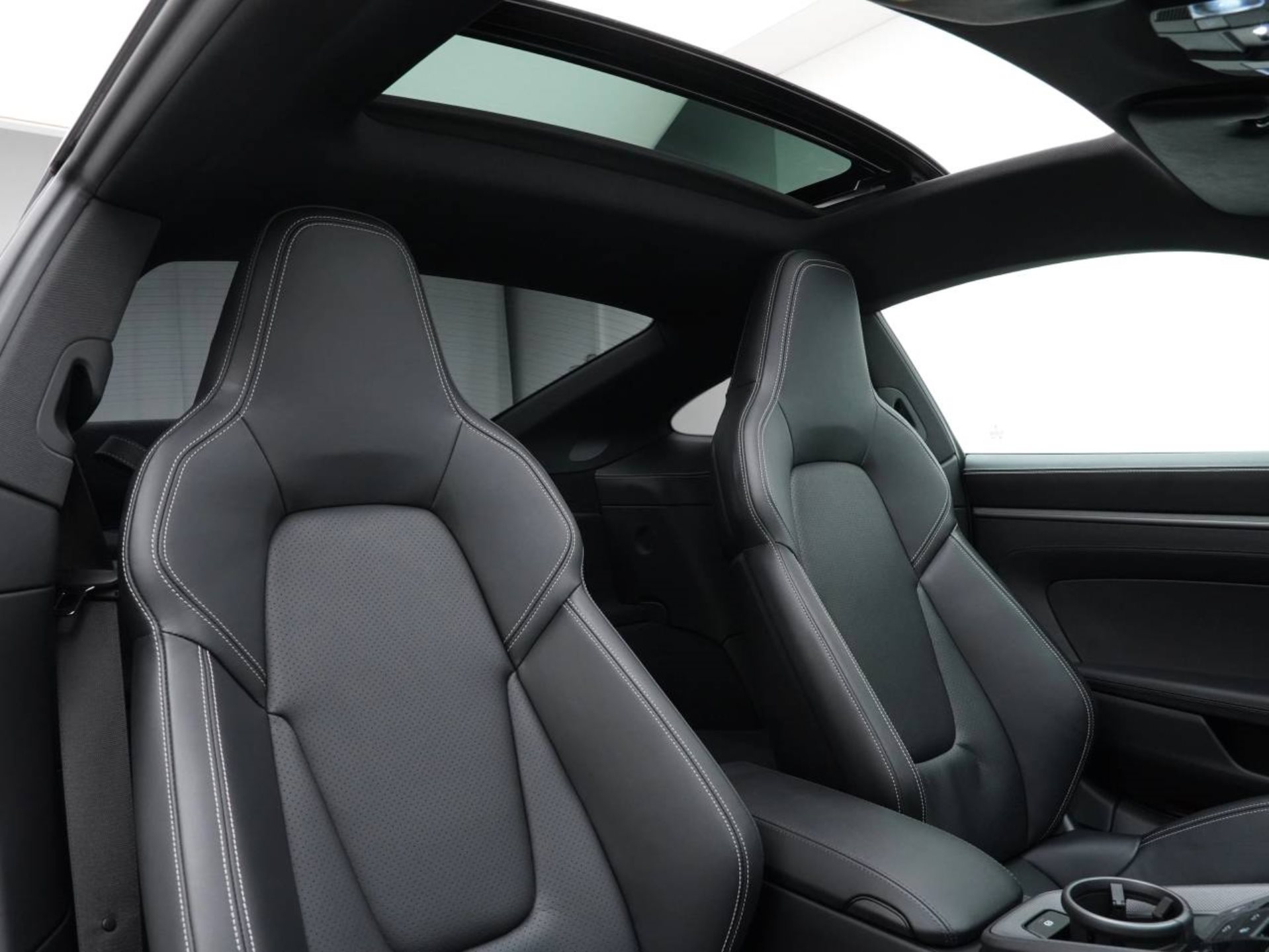 PORSCHE 911 Carrera-image-26
