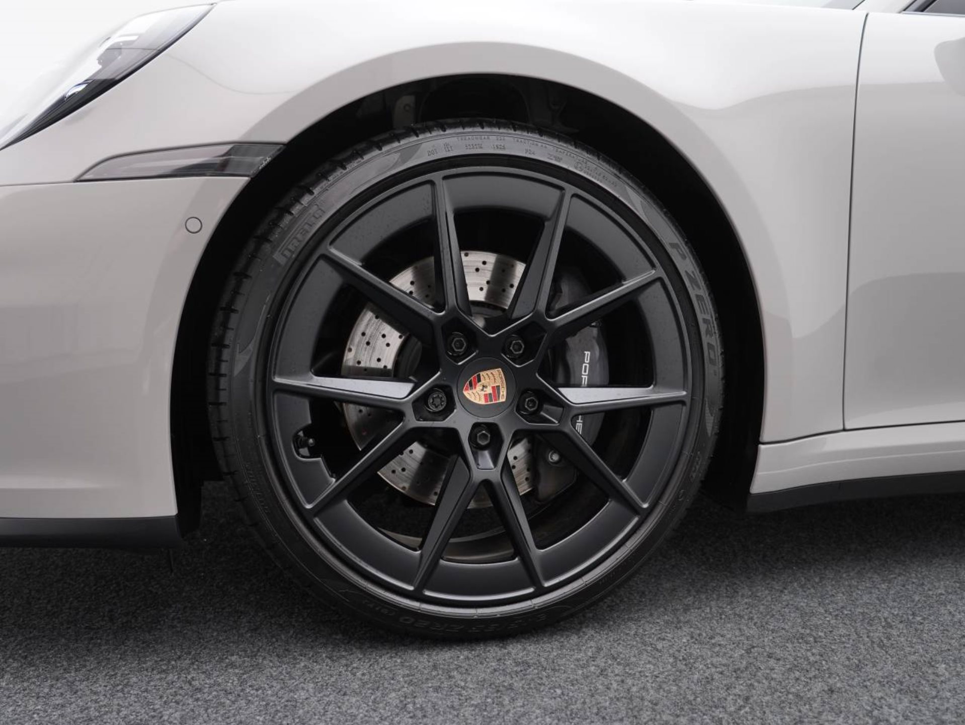PORSCHE 911 Carrera-image-10