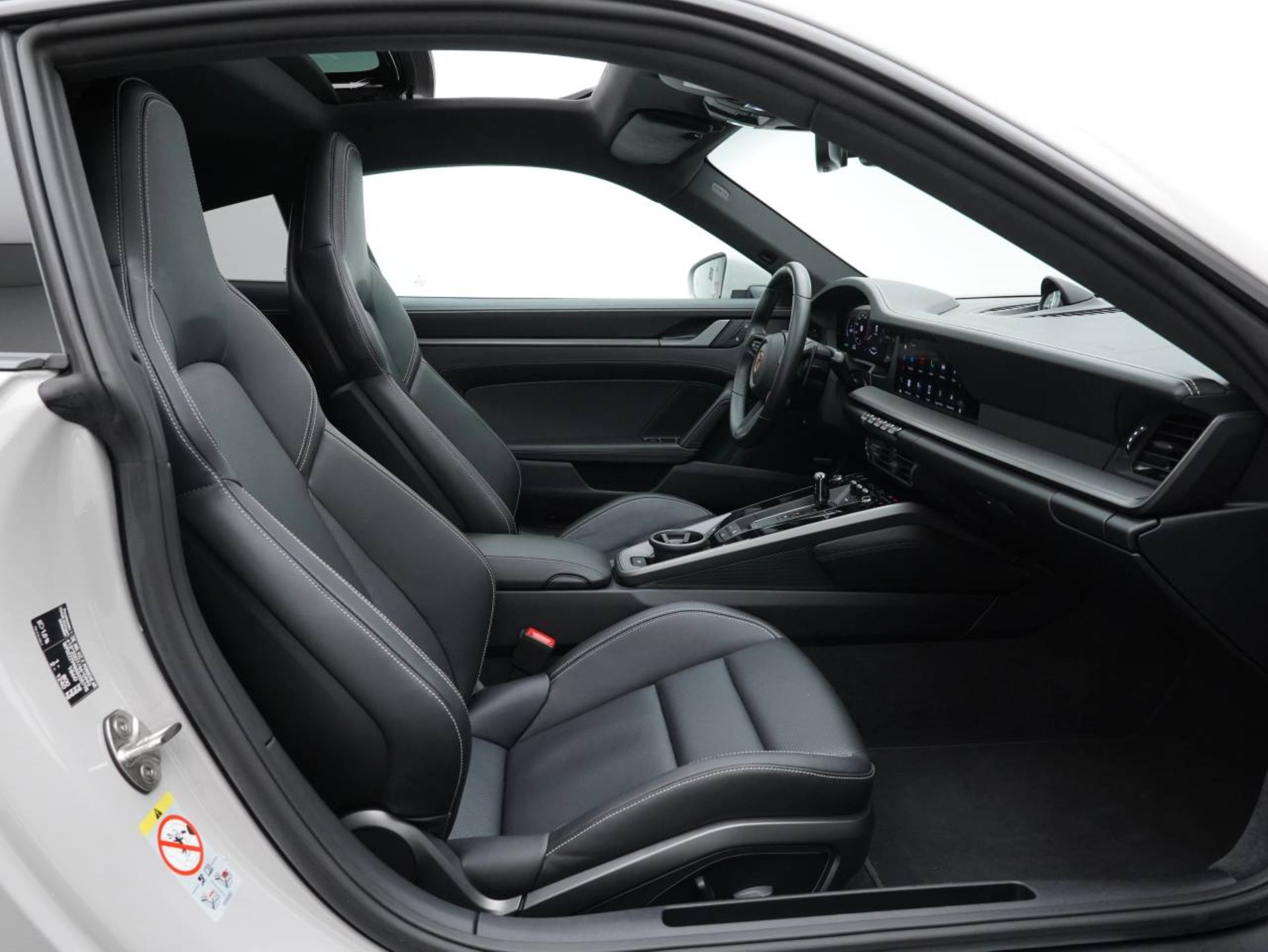 PORSCHE 911 Carrera-image-25