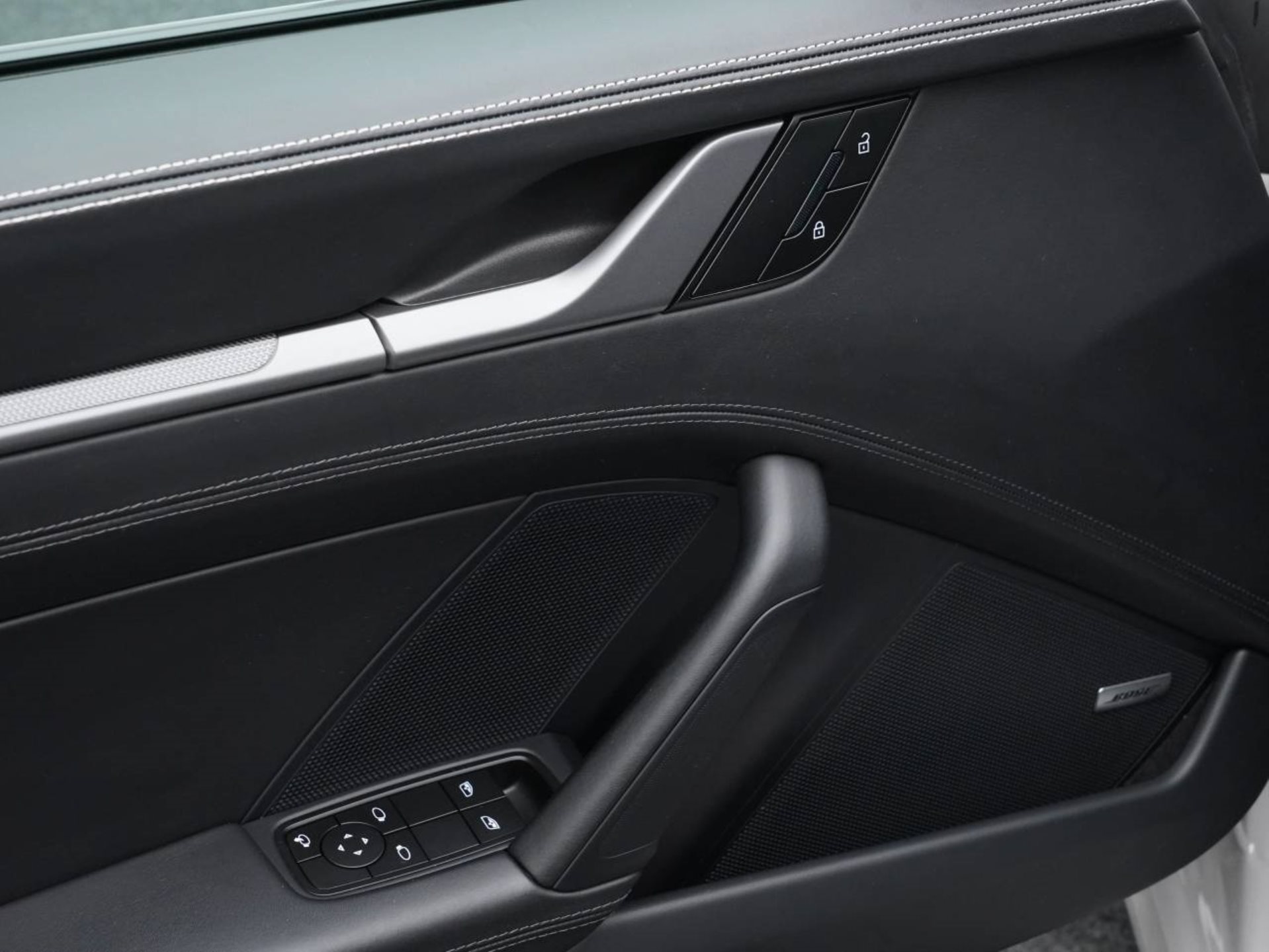 PORSCHE 911 Carrera-image-21