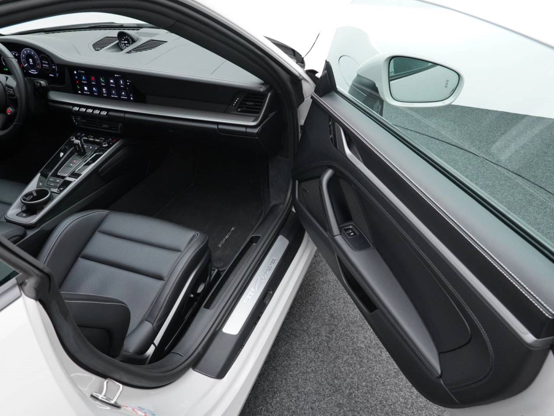 PORSCHE 911 Carrera-image-23