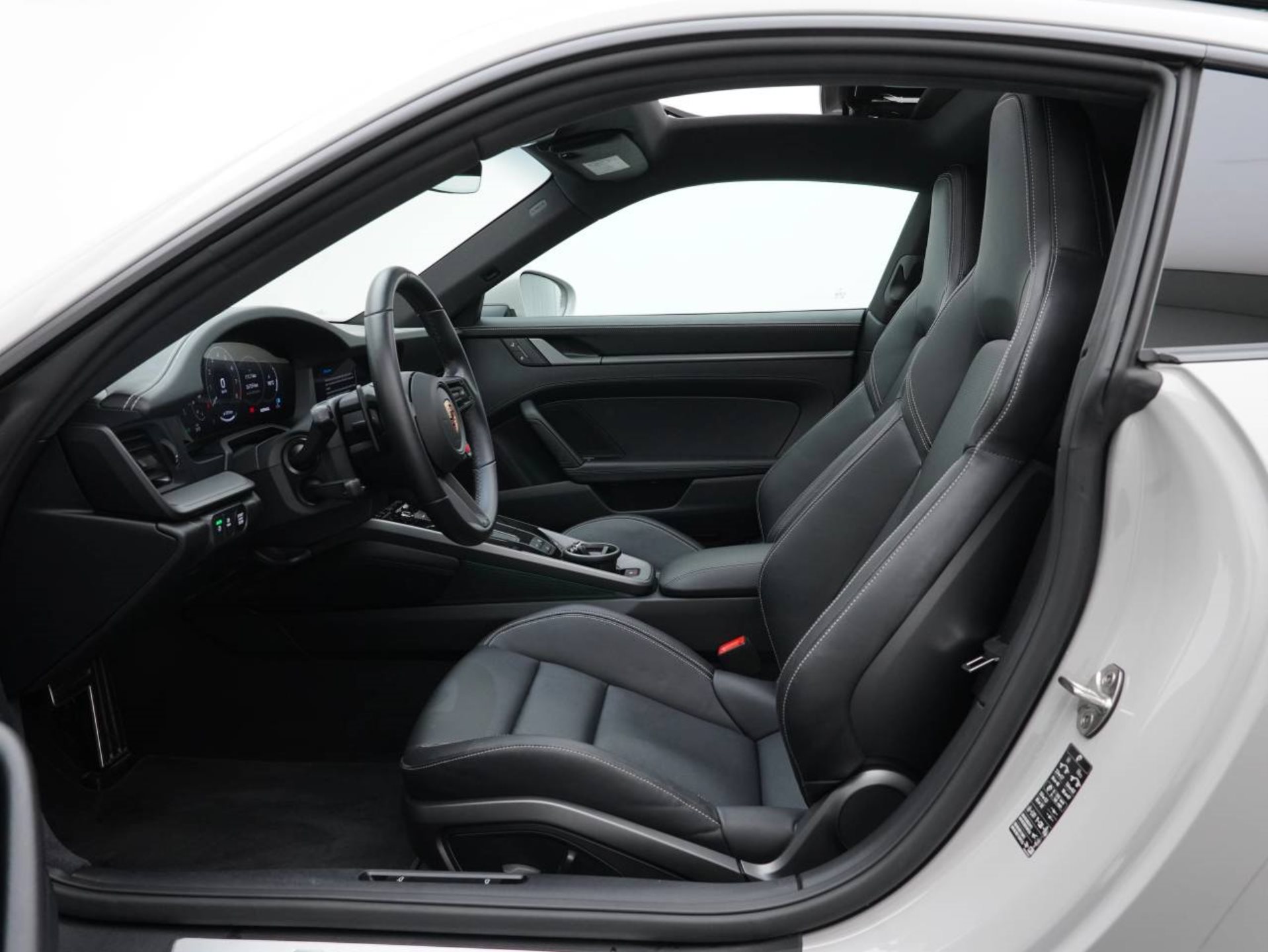 PORSCHE 911 Carrera-image-4