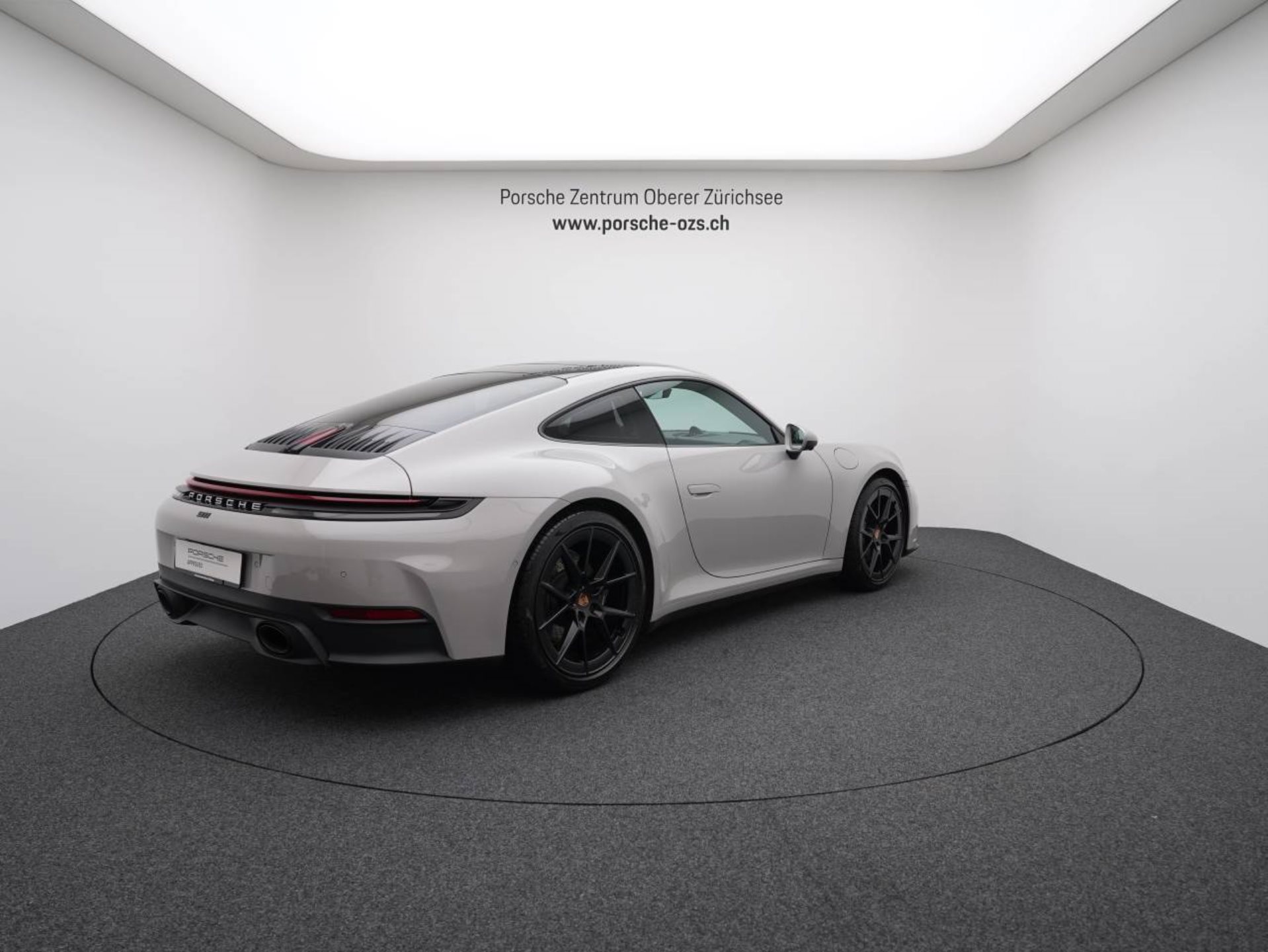PORSCHE 911 Carrera-image-6