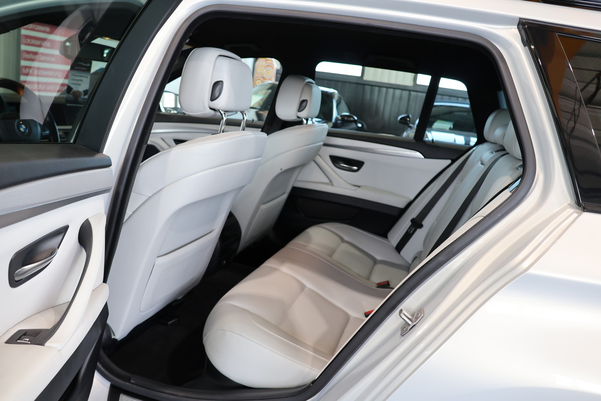 BMW 535d xDrive Touring Steptronic-image-14