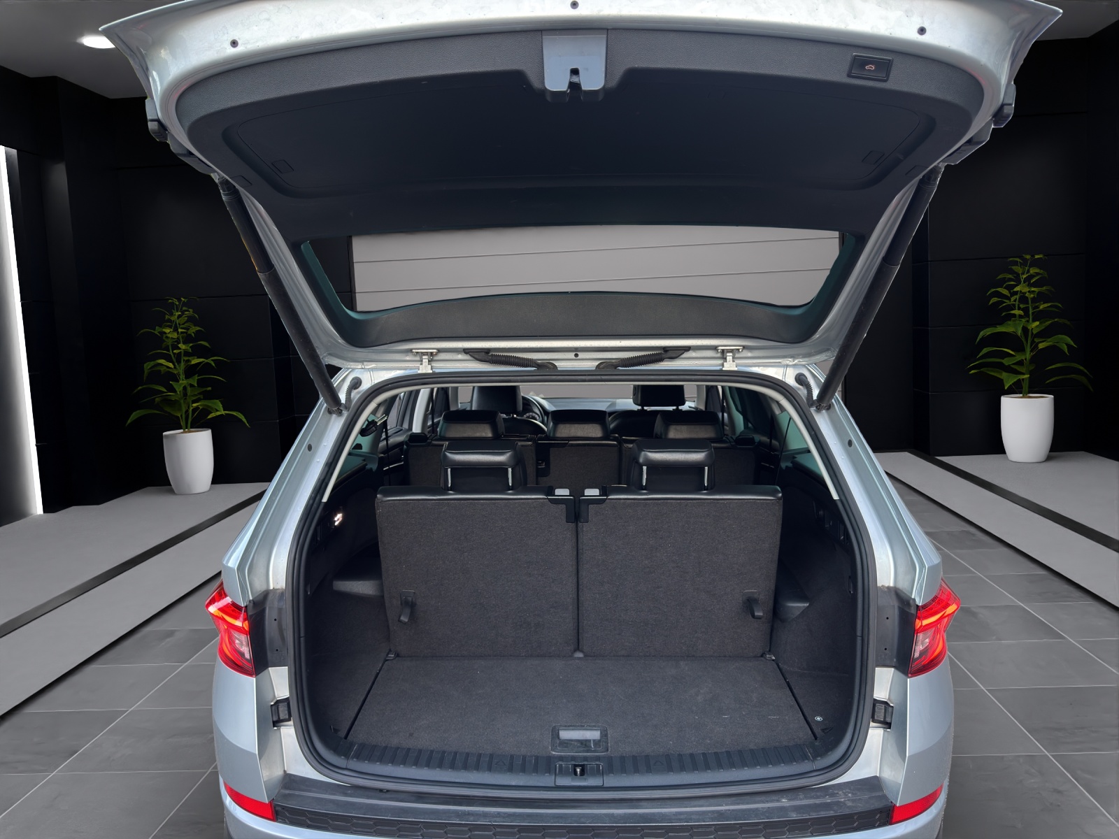 SKODA Kodiaq 2.0 TDI CR Scout 7-Plätze 4x4 DSG Vollausstattung-image-13