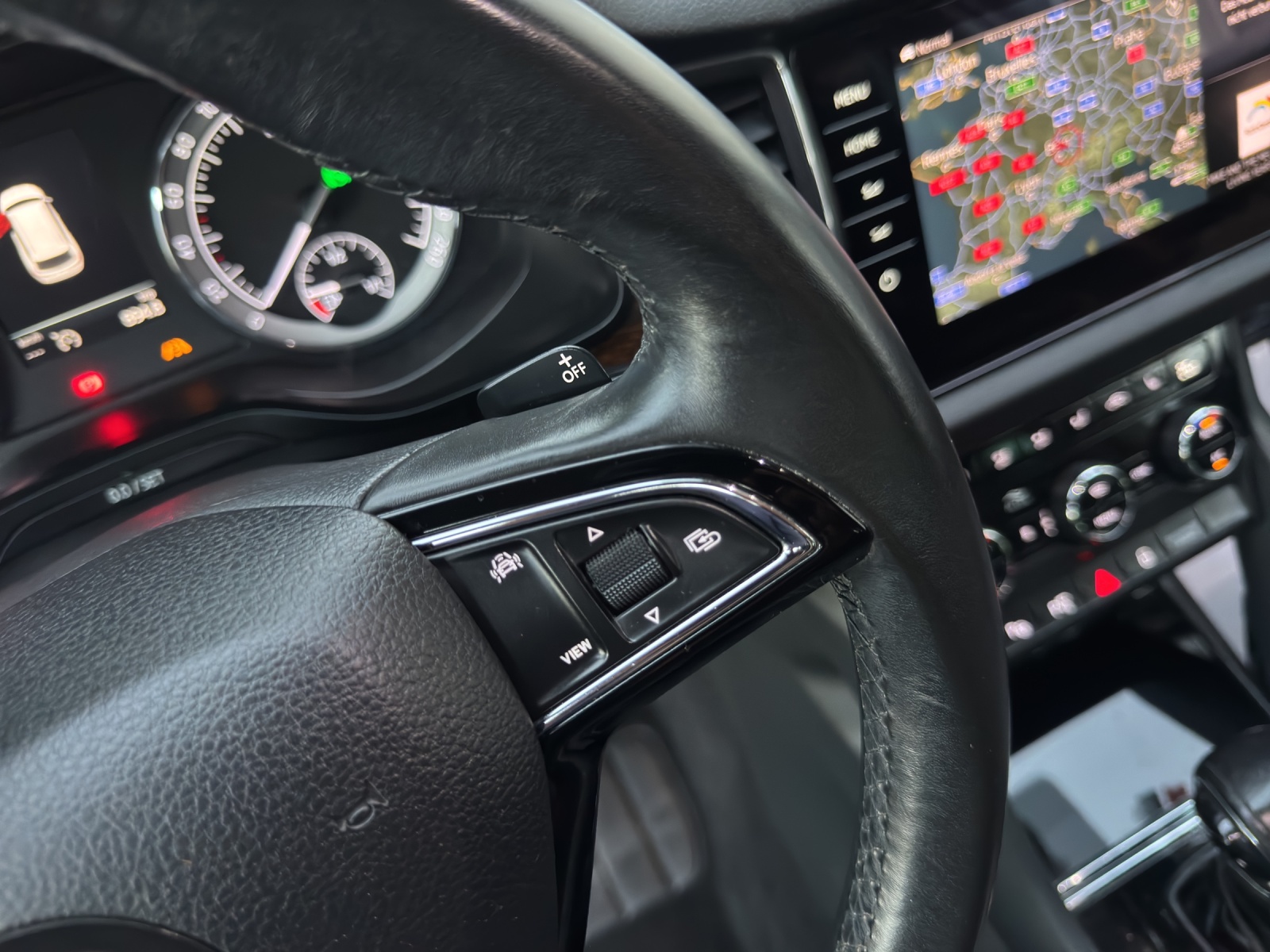 SKODA Kodiaq 2.0 TDI CR Scout 7-Plätze 4x4 DSG Vollausstattung-image-22