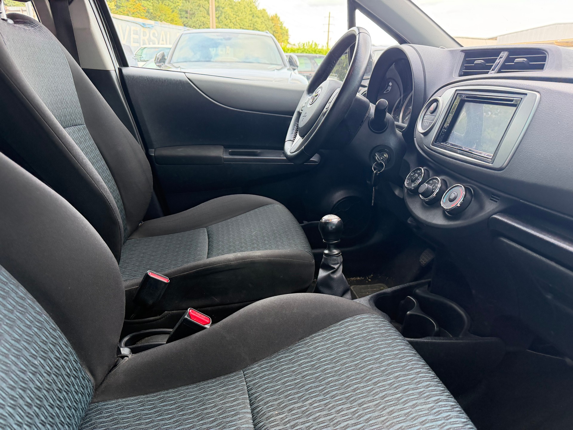 TOYOTA Yaris 1.33 Style-image-8