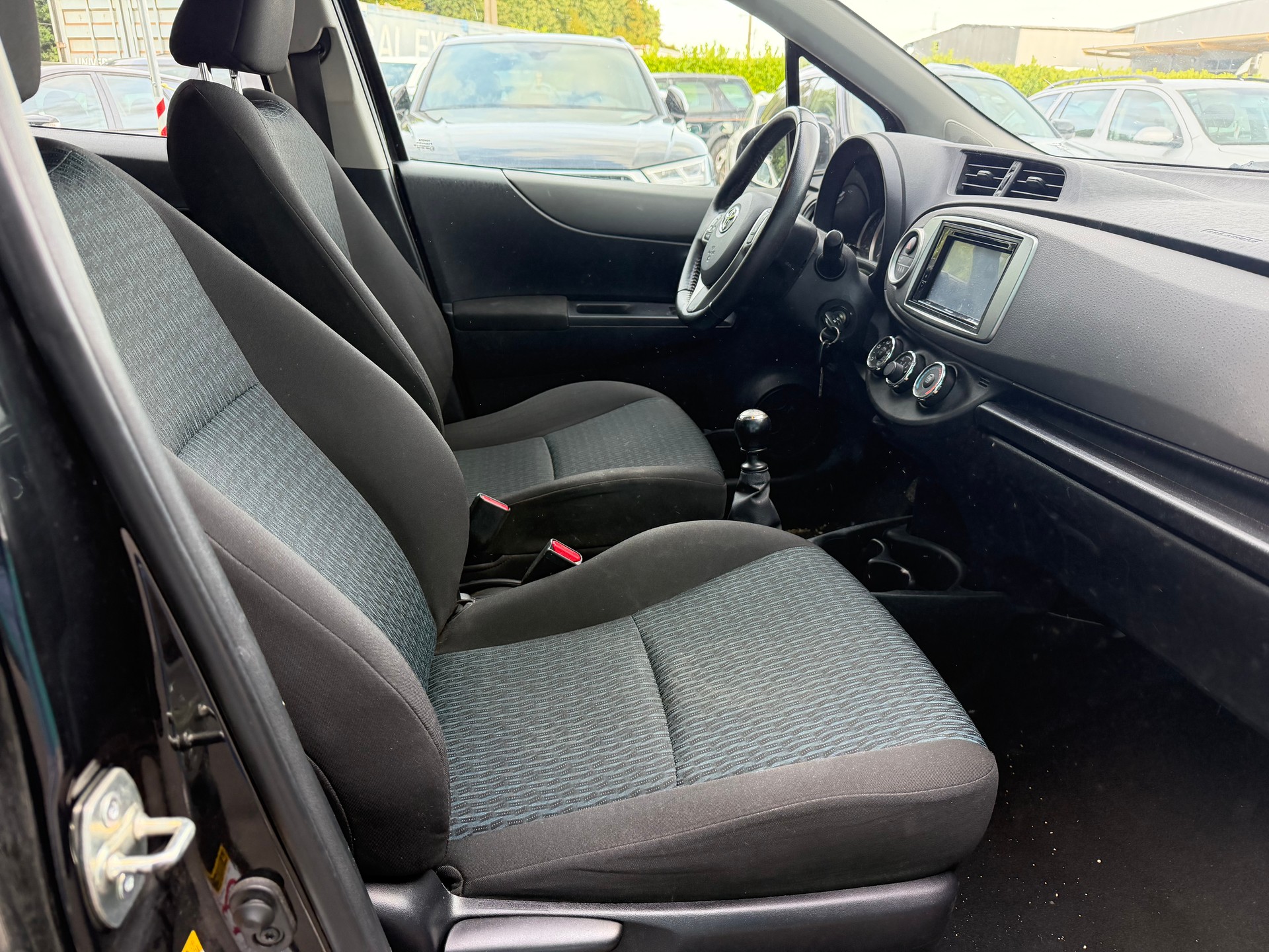 TOYOTA Yaris 1.33 Style-image-9