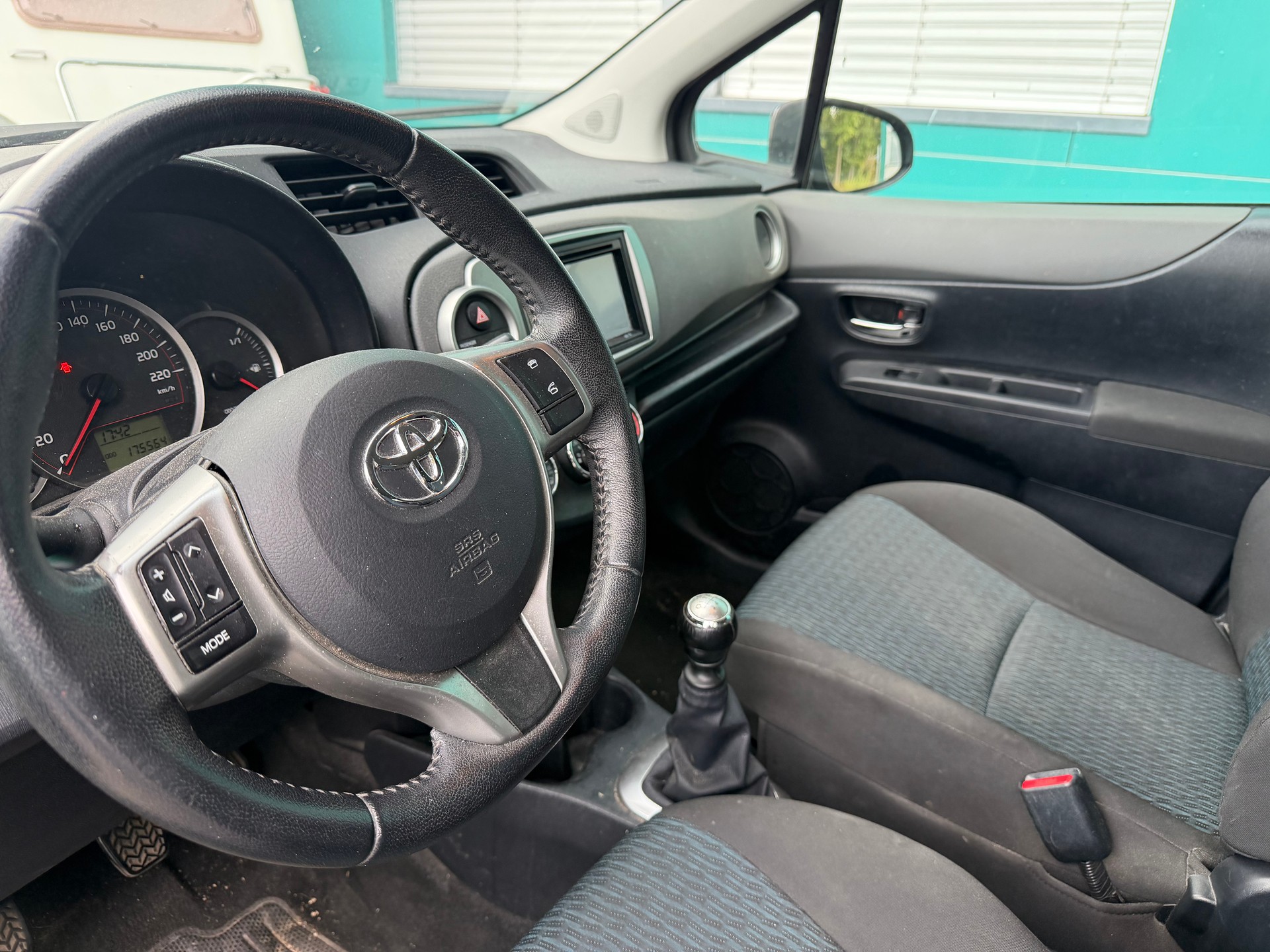 TOYOTA Yaris 1.33 Style-image-6