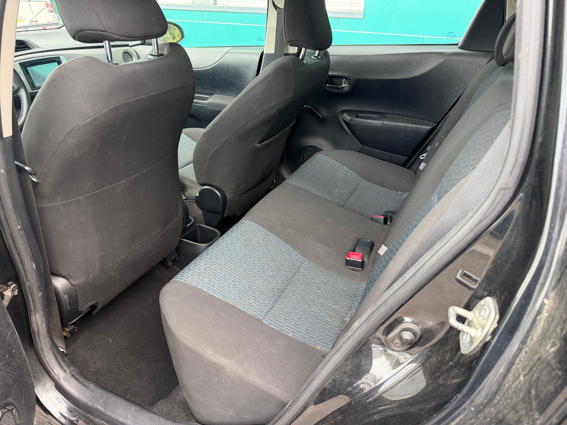 TOYOTA Yaris 1.33 Style-image-10