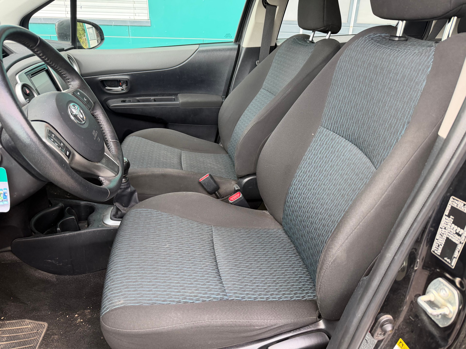 TOYOTA Yaris 1.33 Style-image-7
