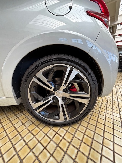 PEUGEOT 208 1.6 Turbo GTi-image-8