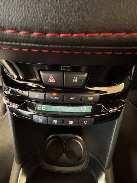 PEUGEOT 208 1.6 Turbo GTi-image-6