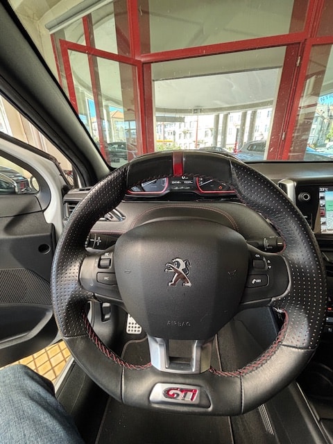 PEUGEOT 208 1.6 Turbo GTi-image-4