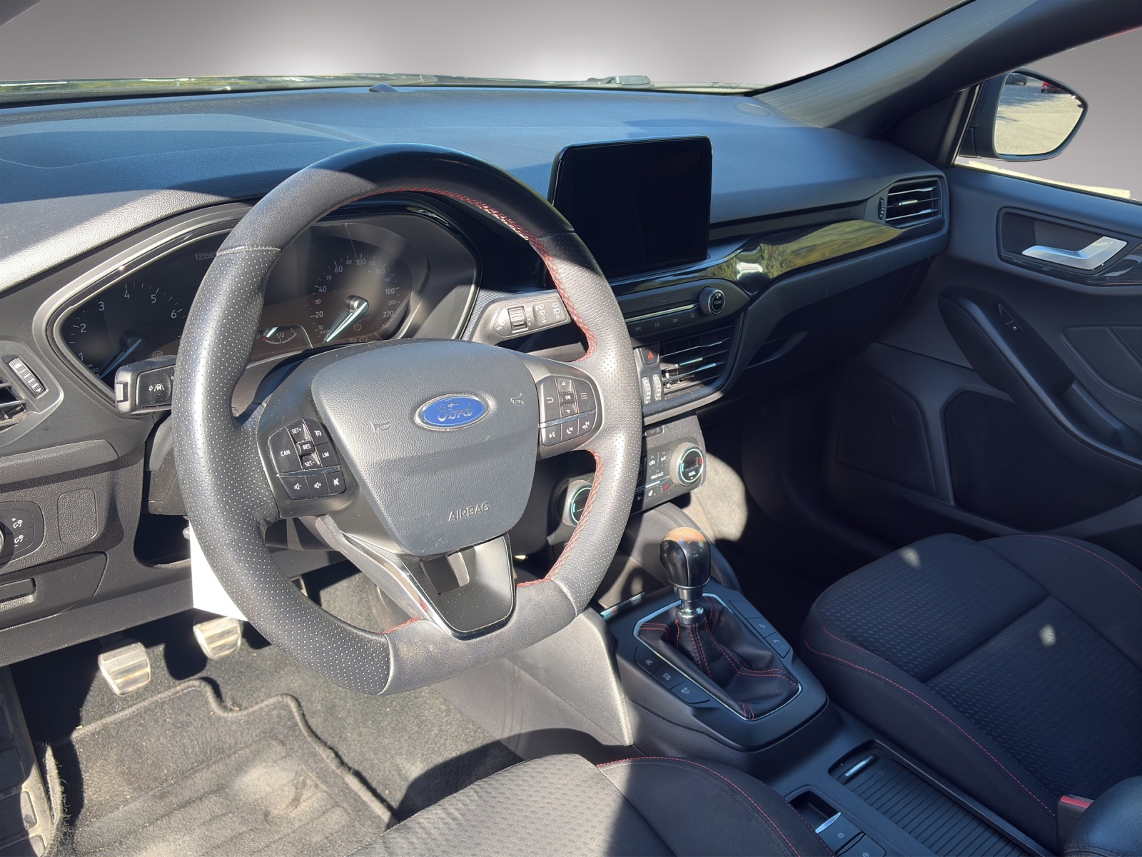 FORD Focus 1.0i EcoB 125 ST-Line-image-5