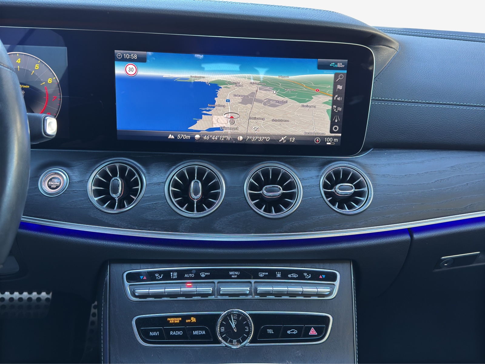 MERCEDES-BENZ E 200 Cabriolet AMG Line 4 Matic 9G-Tronic-image-10