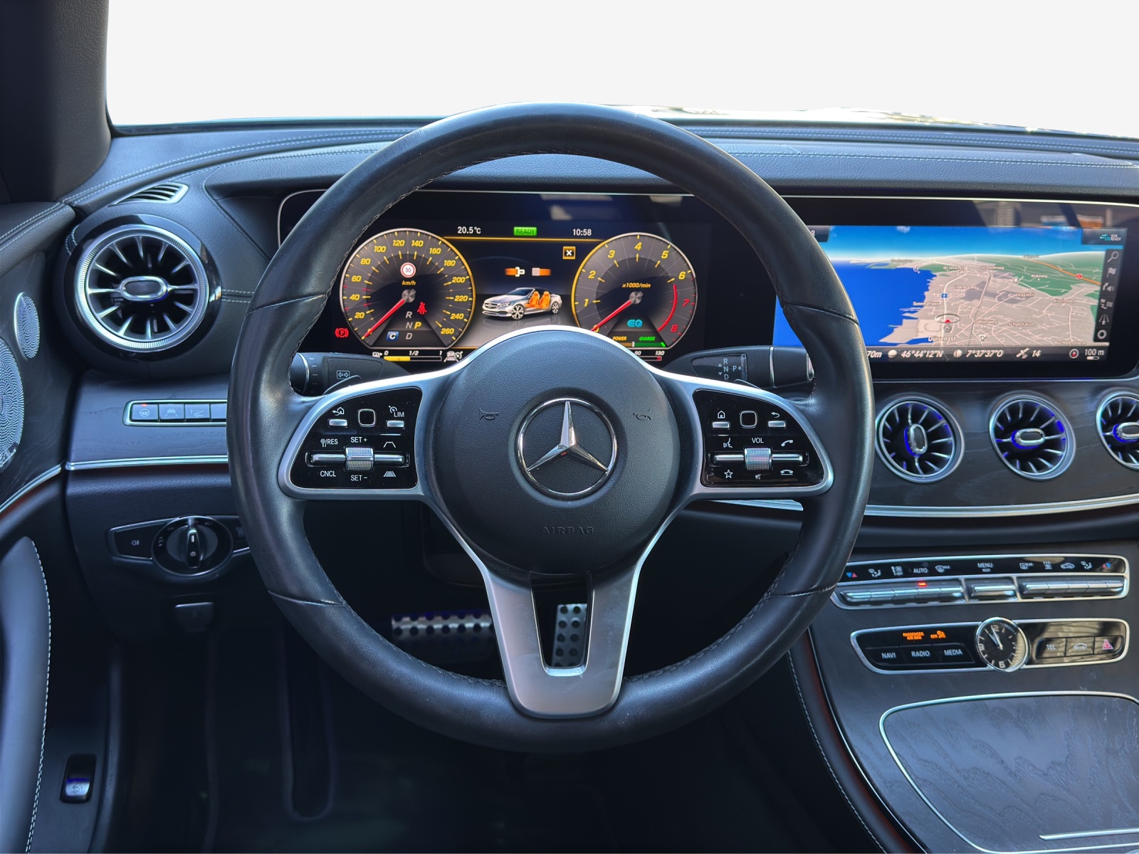 MERCEDES-BENZ E 200 Cabriolet AMG Line 4 Matic 9G-Tronic-image-9