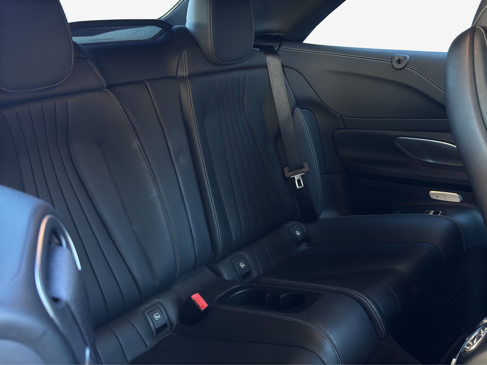 MERCEDES-BENZ E 200 Cabriolet AMG Line 4 Matic 9G-Tronic-image-11
