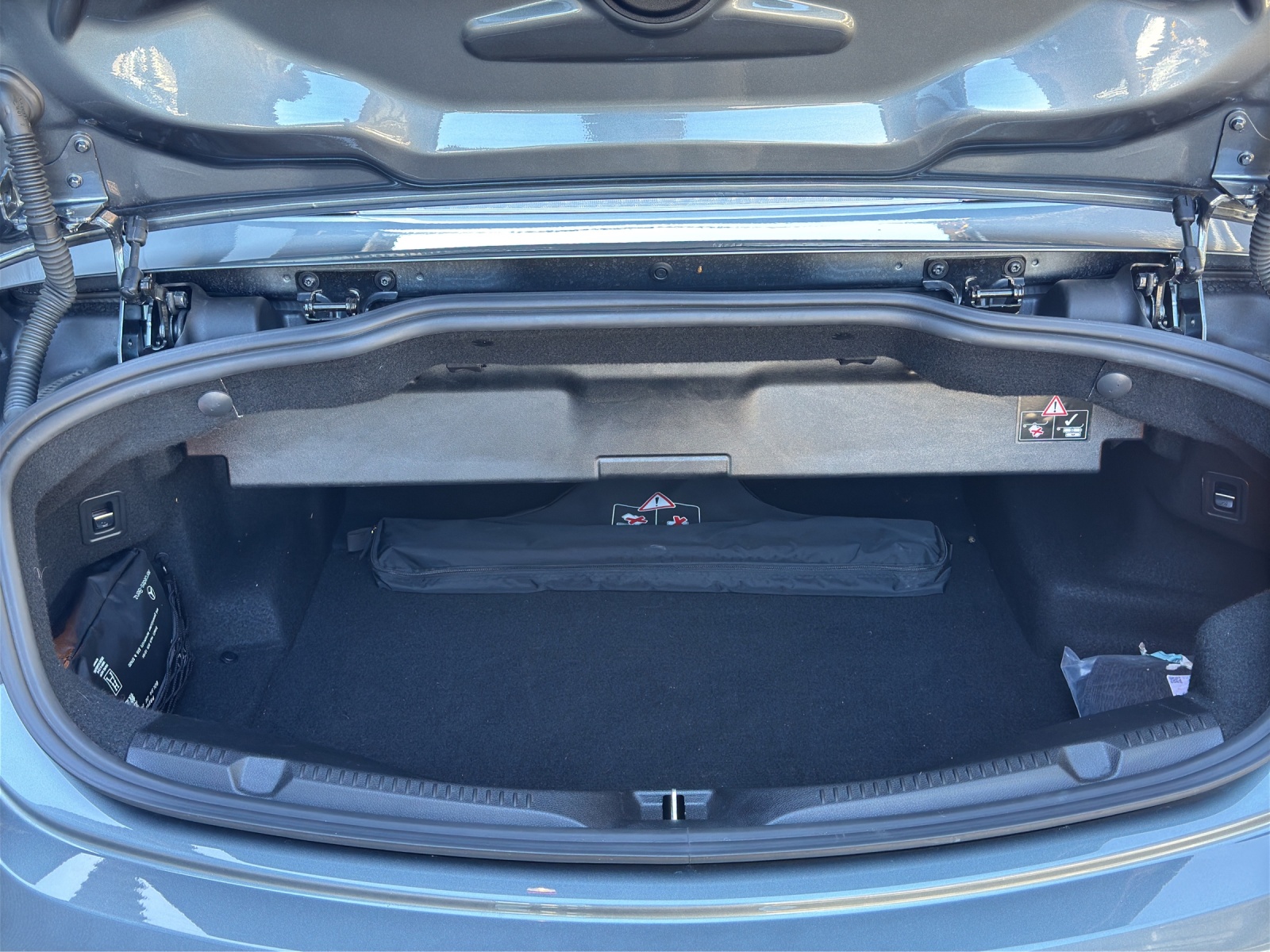 MERCEDES-BENZ E 200 Cabriolet AMG Line 4 Matic 9G-Tronic-image-12