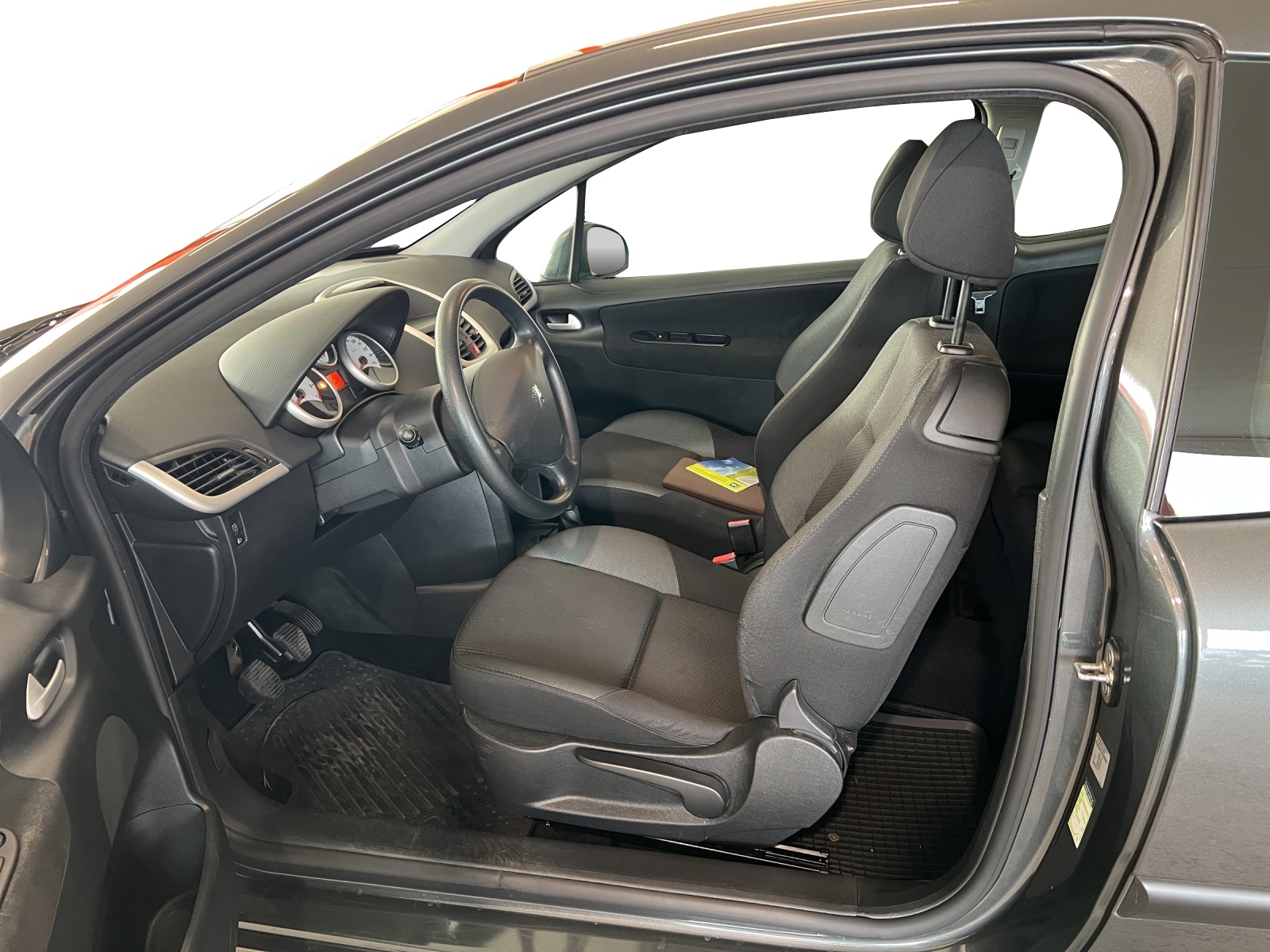 PEUGEOT 207 1.4 Urban-image-8