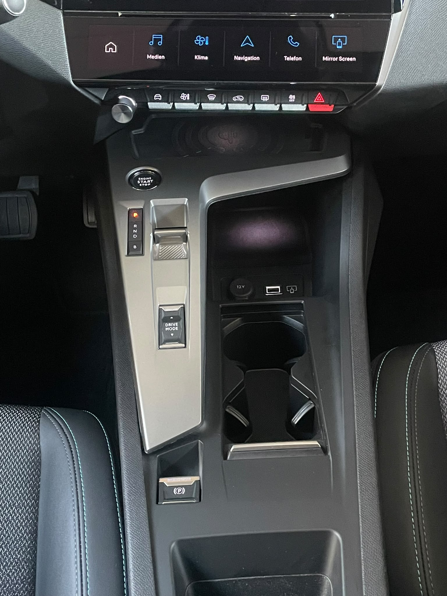 PEUGEOT 308 SW 1.6 PHEV 180 Allure-image-8