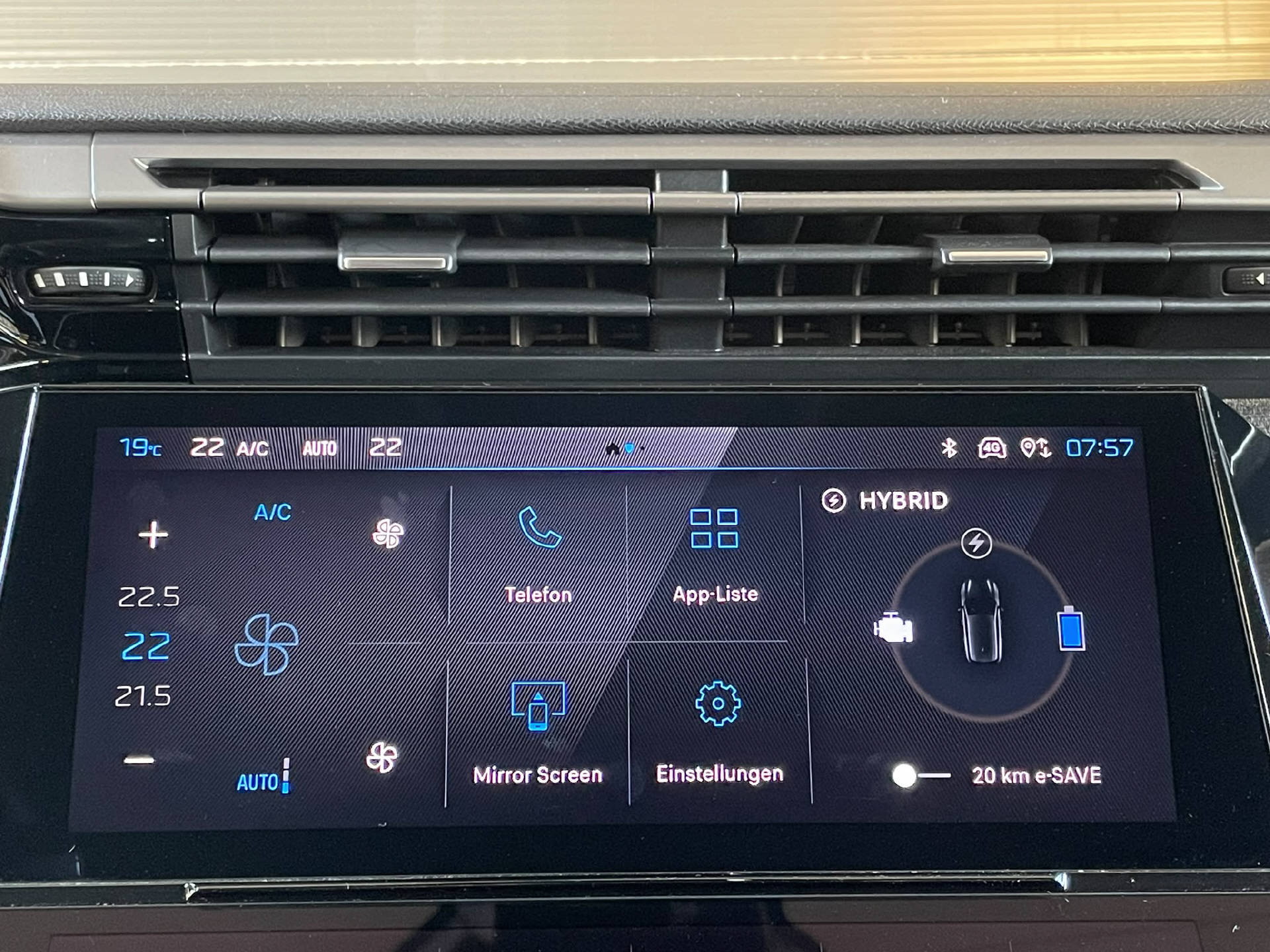 PEUGEOT 308 SW 1.6 PHEV 180 Allure-image-12