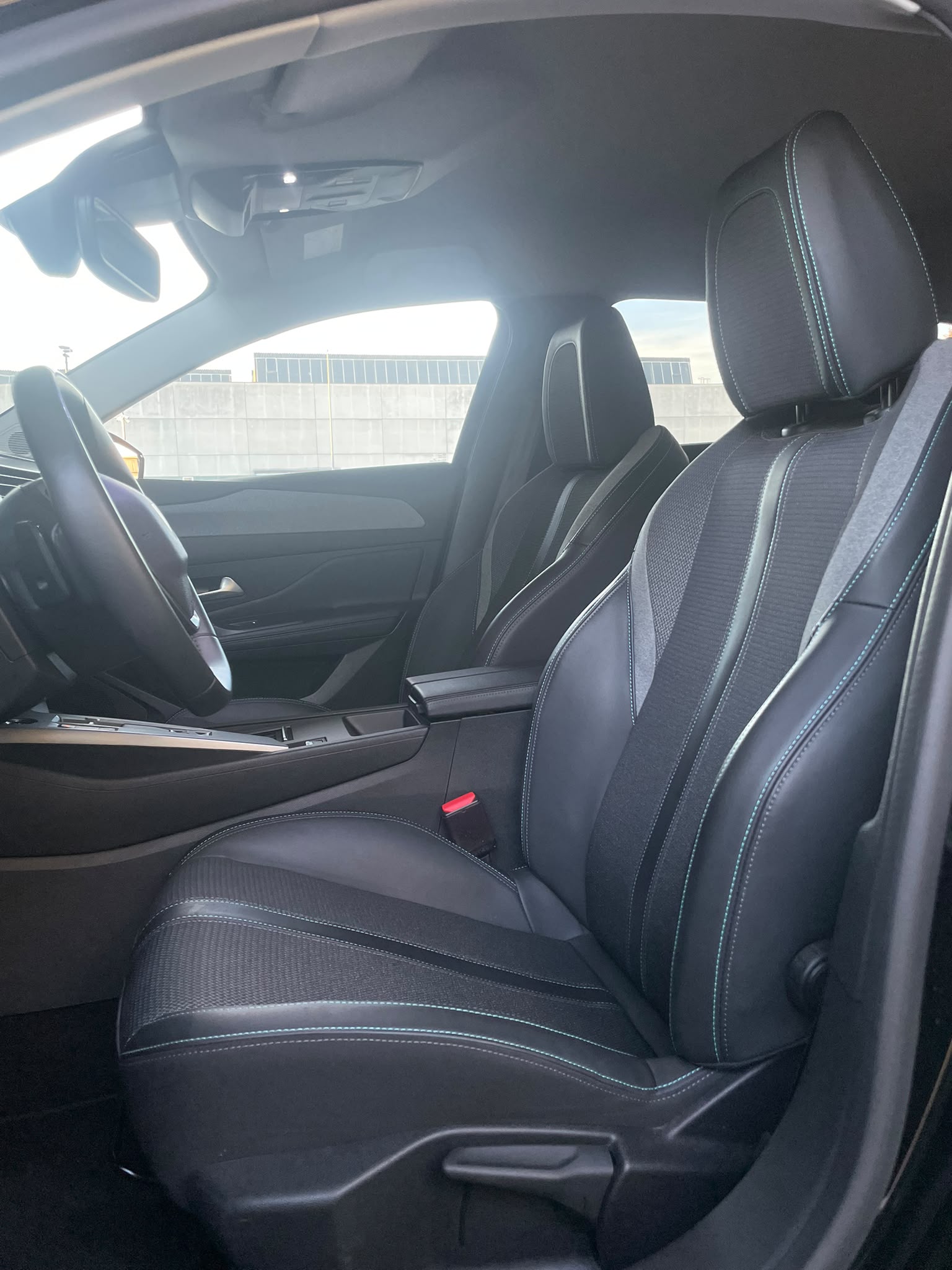PEUGEOT 308 SW 1.6 PHEV 180 Allure-image-5
