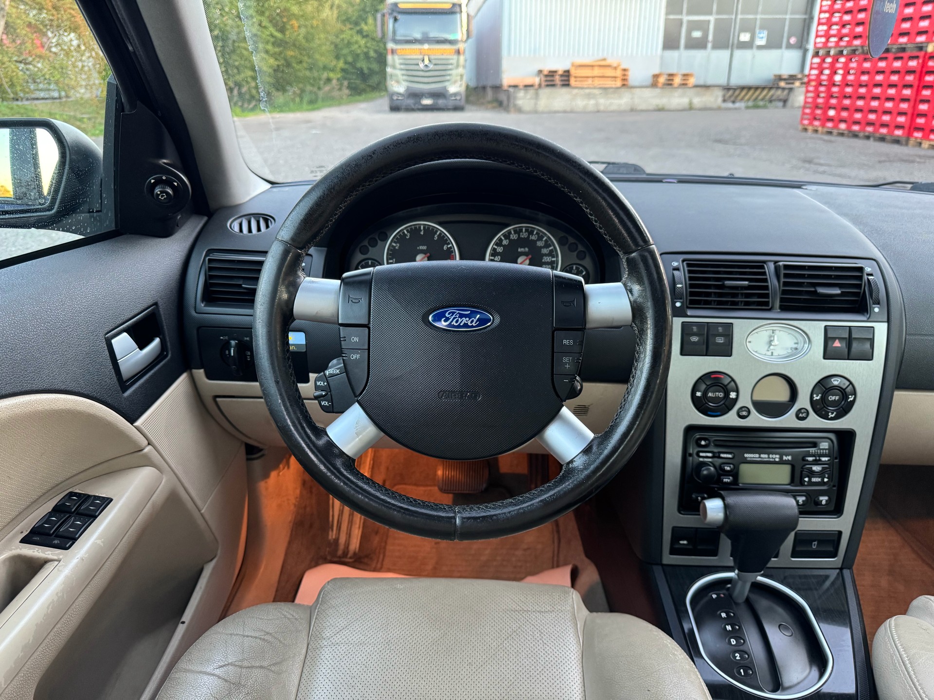 FORD Mondeo 2.0i 16V Ghia-image-17