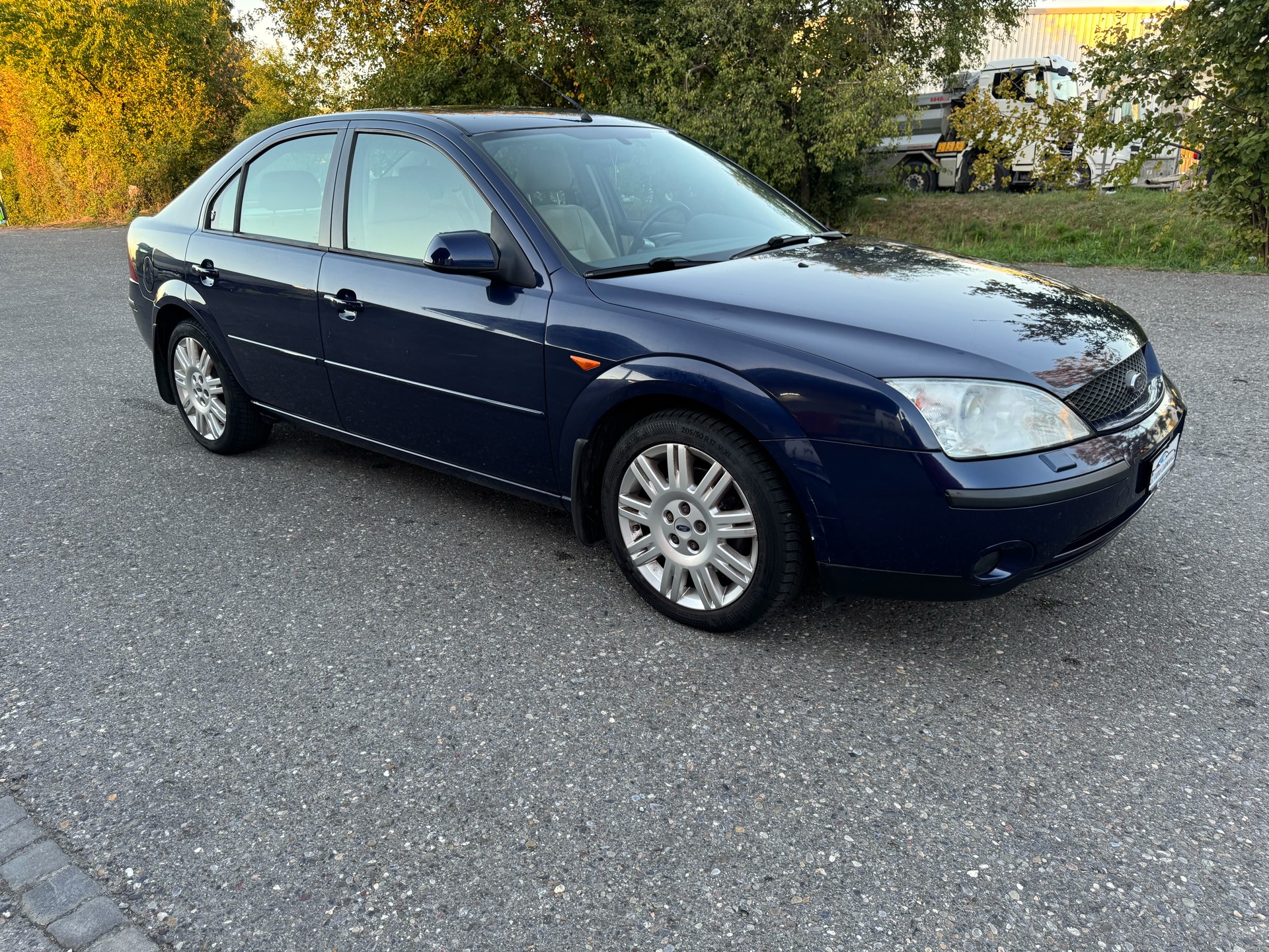 FORD Mondeo 2.0i 16V Ghia-showroom-element-1