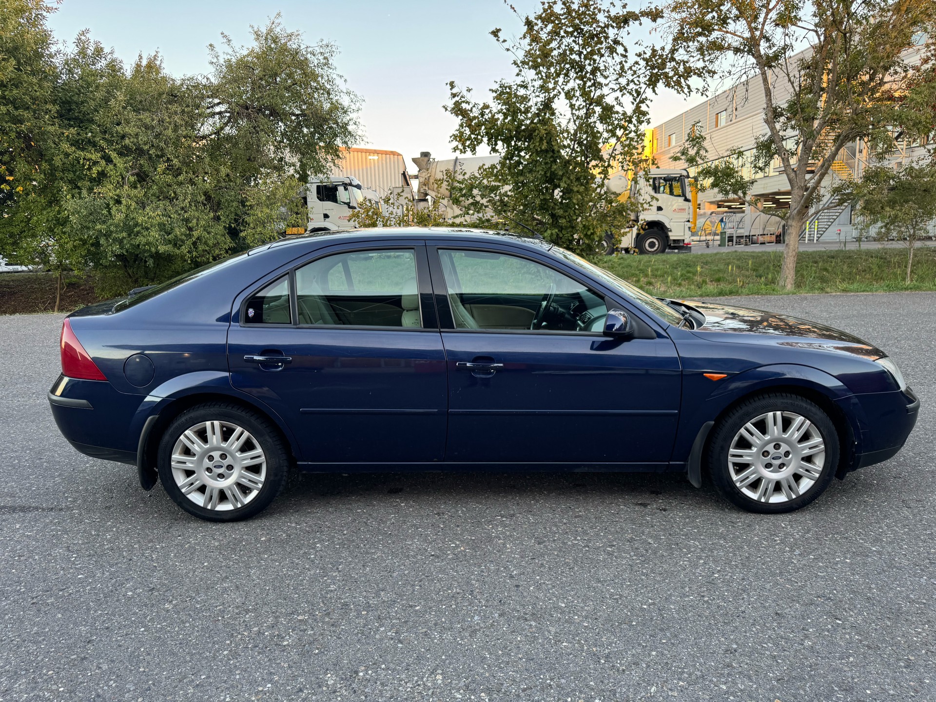 FORD Mondeo 2.0i 16V Ghia-image-8