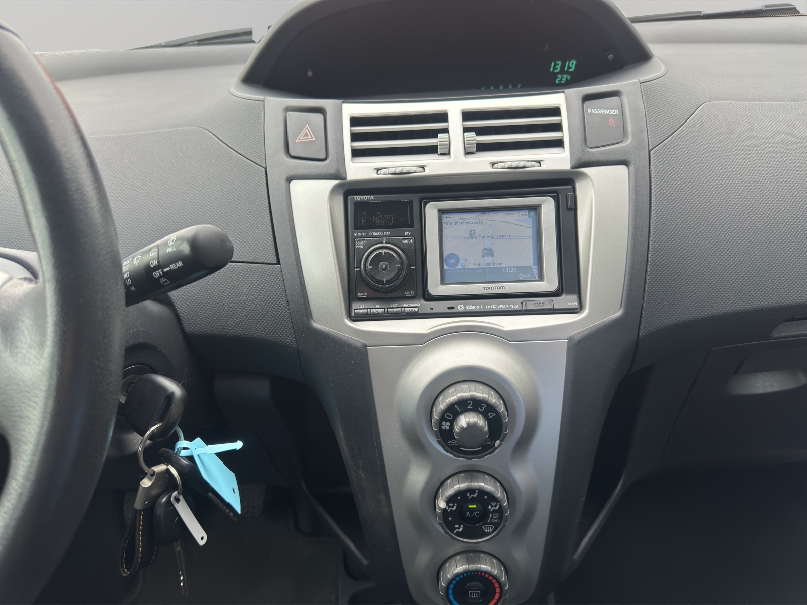 TOYOTA Yaris 1.4 D-4D Linea Sol-image-12
