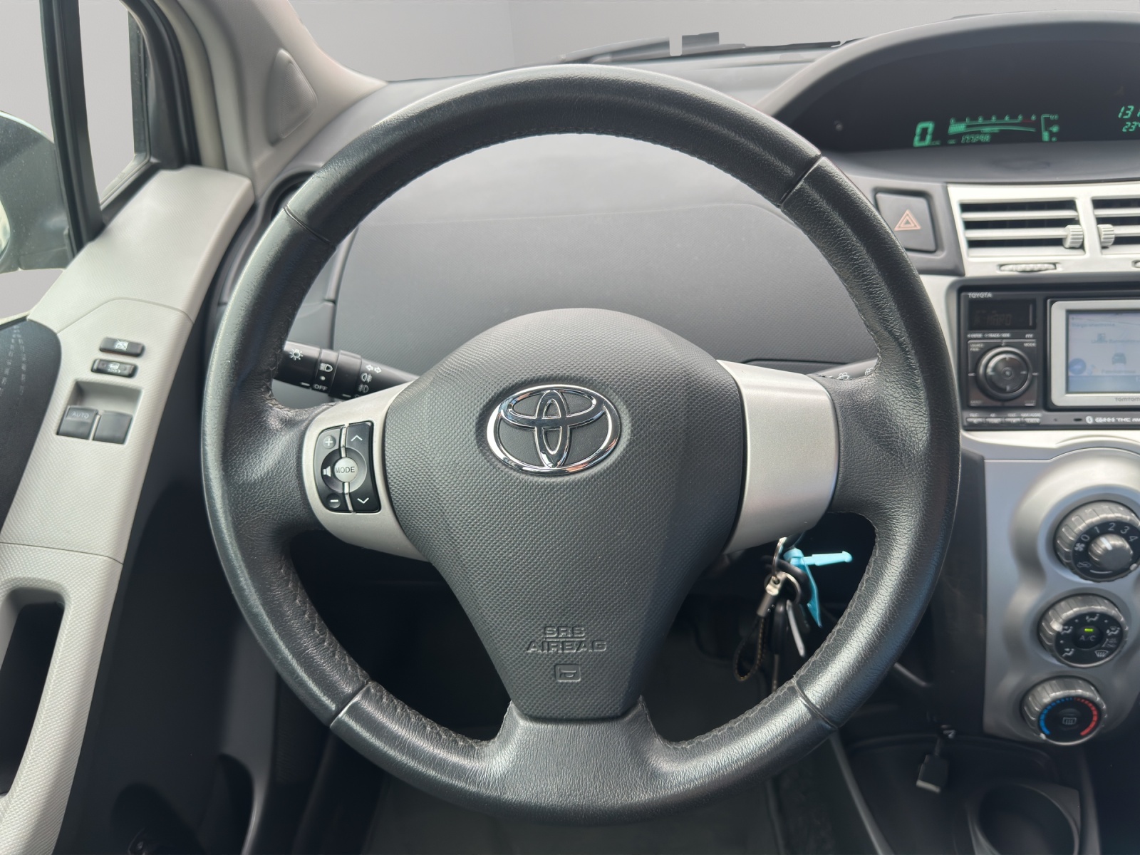 TOYOTA Yaris 1.4 D-4D Linea Sol-image-16
